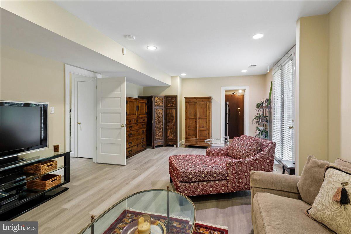 CHEVY CHASE VILLAGE - Residential
