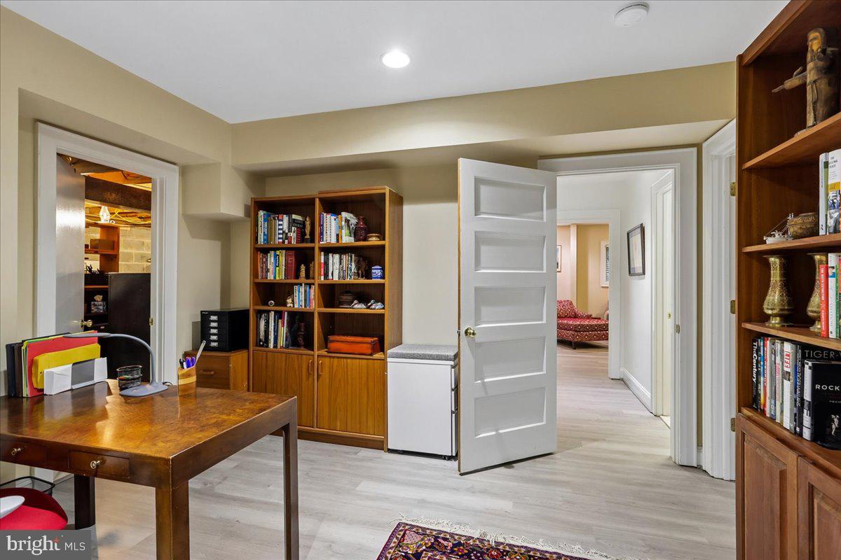 CHEVY CHASE VILLAGE - Residential