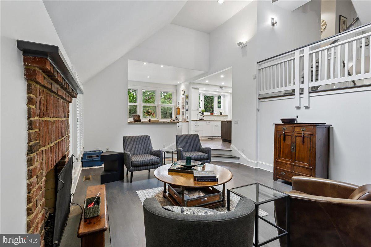 CHEVY CHASE VILLAGE - Residential