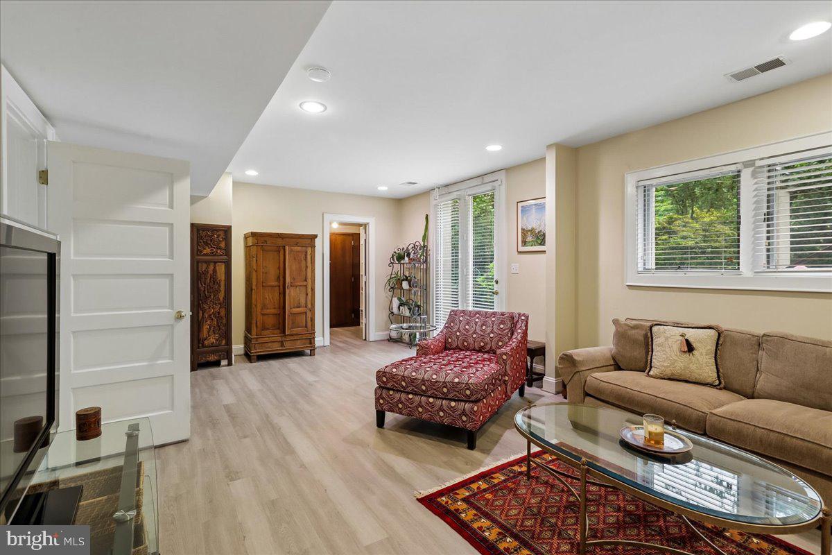 CHEVY CHASE VILLAGE - Residential