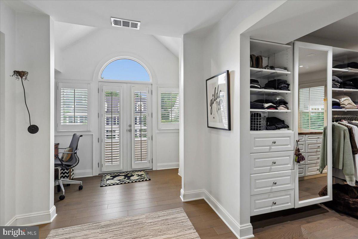 CHEVY CHASE VILLAGE - Residential