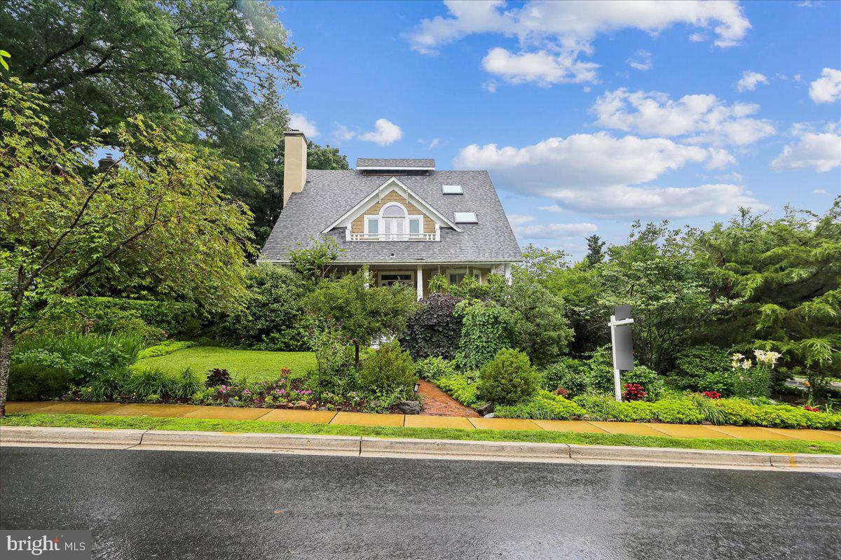 CHEVY CHASE VILLAGE - Residential