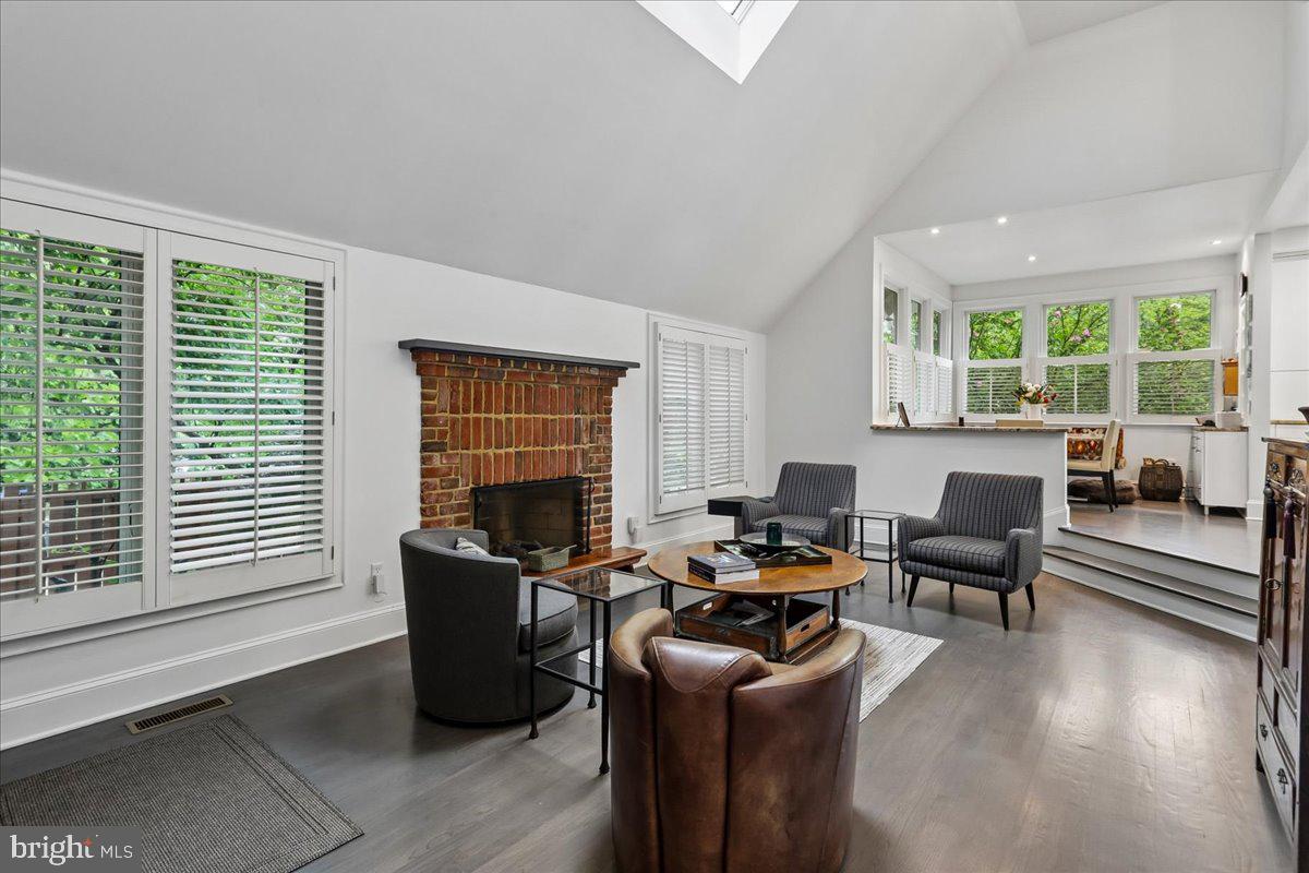 CHEVY CHASE VILLAGE - Residential