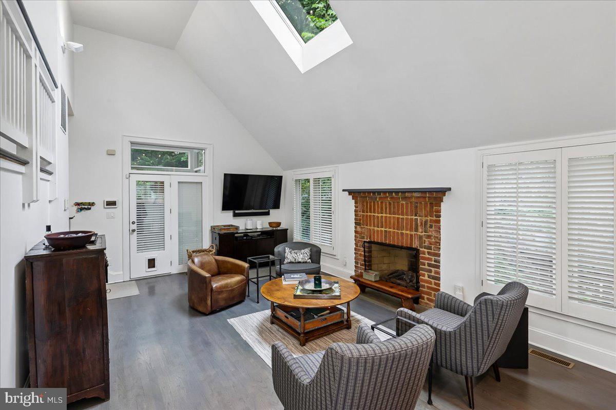 CHEVY CHASE VILLAGE - Residential