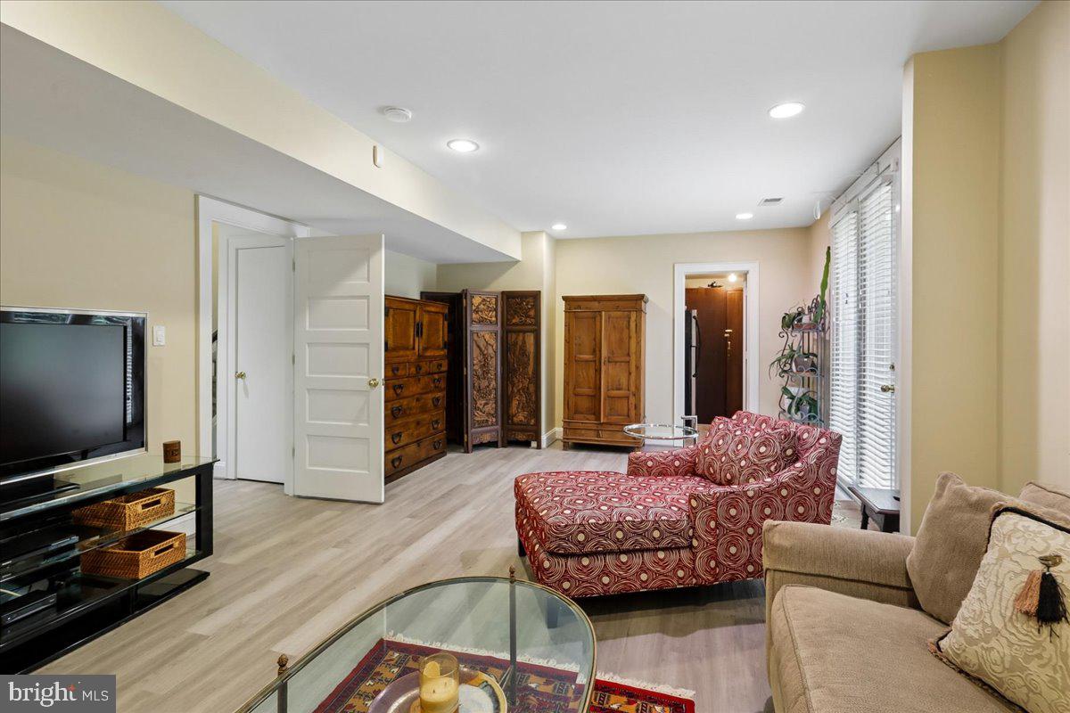 CHEVY CHASE VILLAGE - Residential