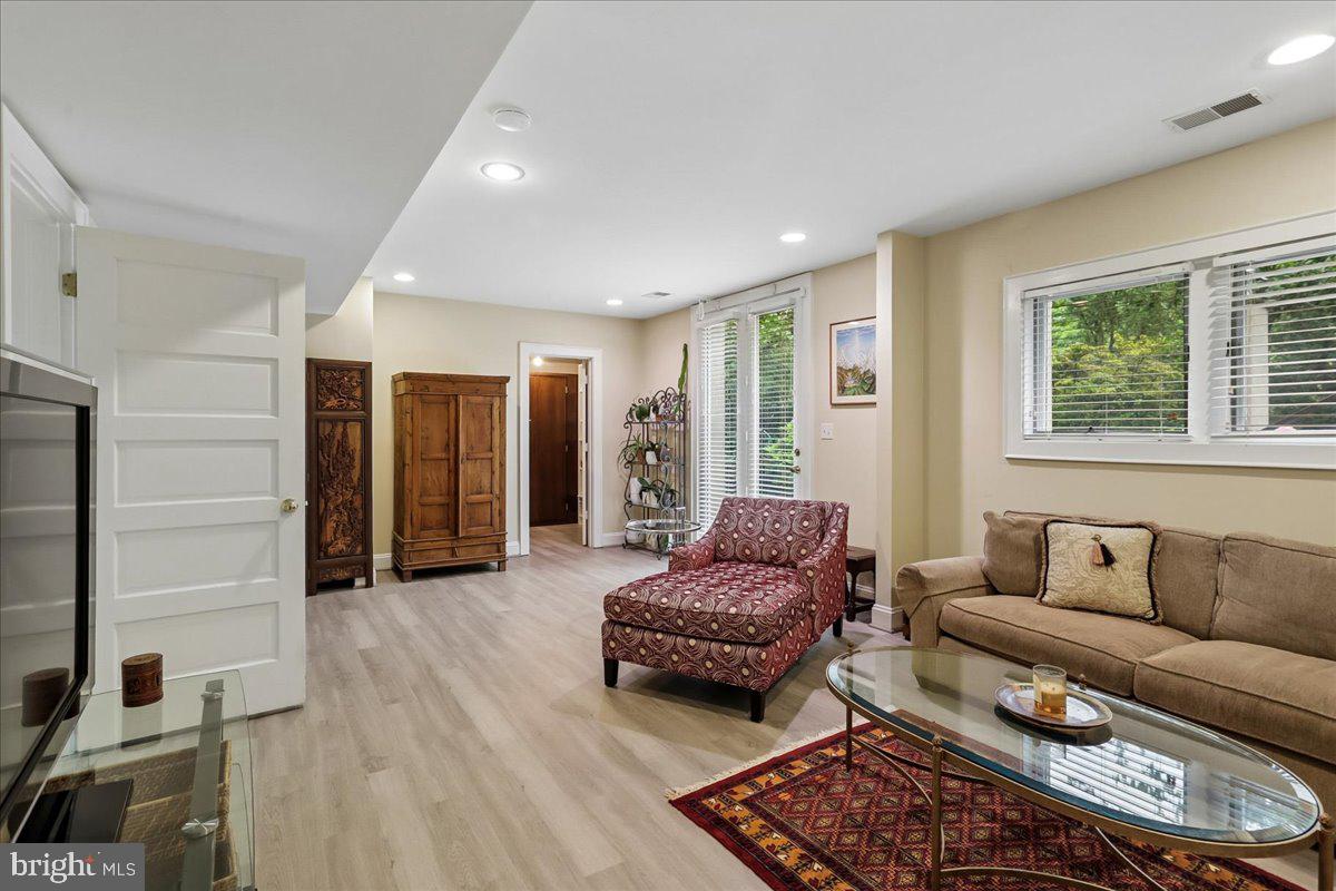 CHEVY CHASE VILLAGE - Residential