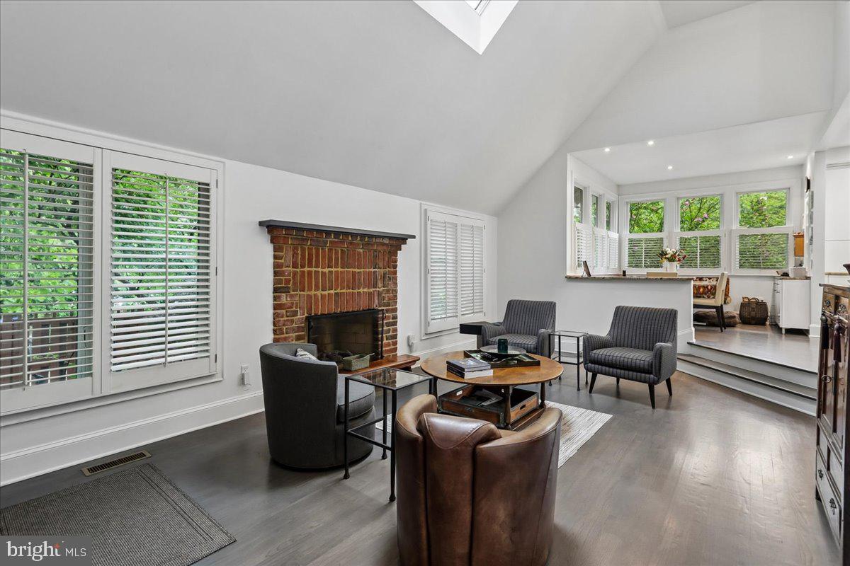 CHEVY CHASE VILLAGE - Residential