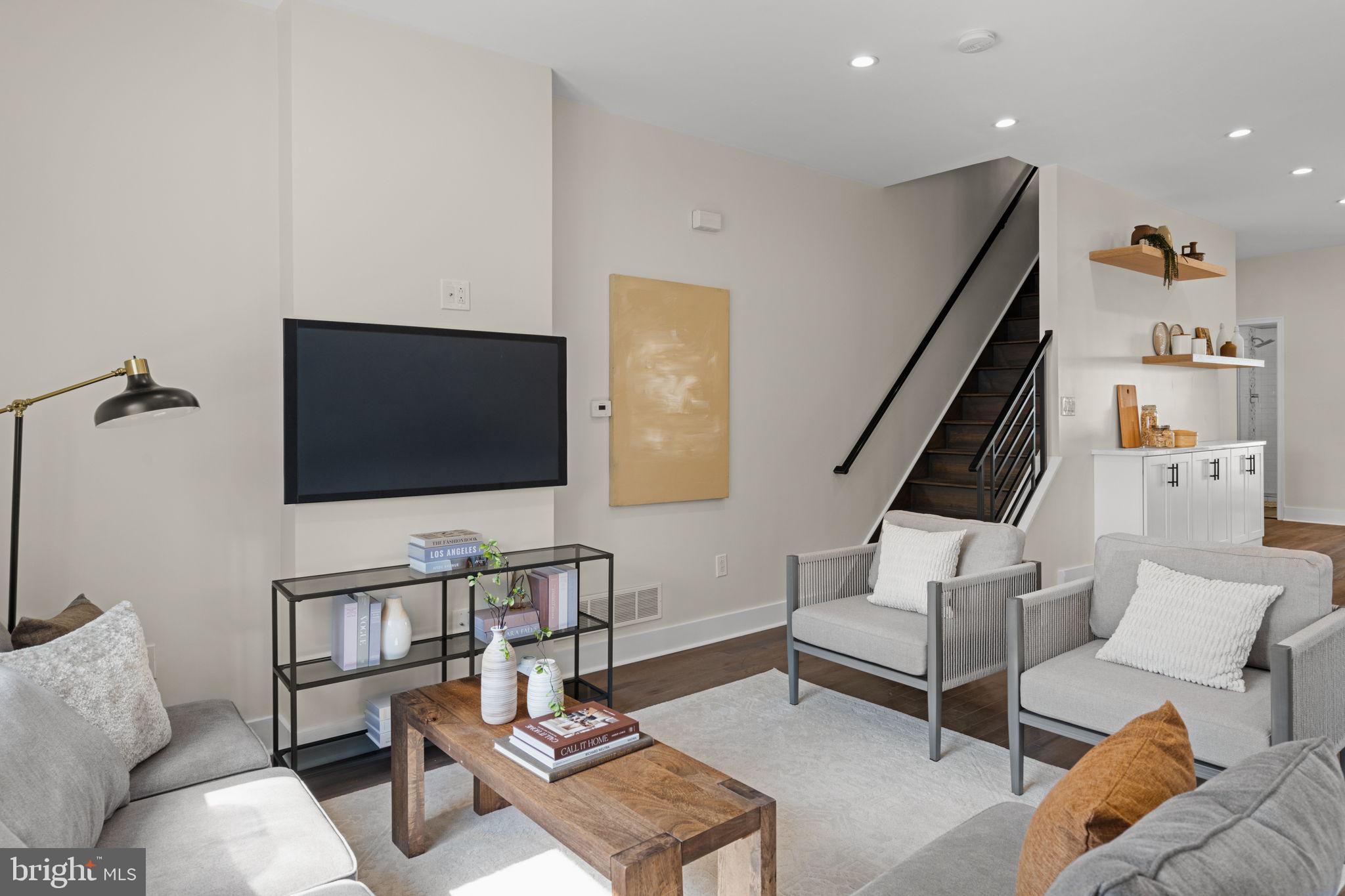 POINT BREEZE - Residential