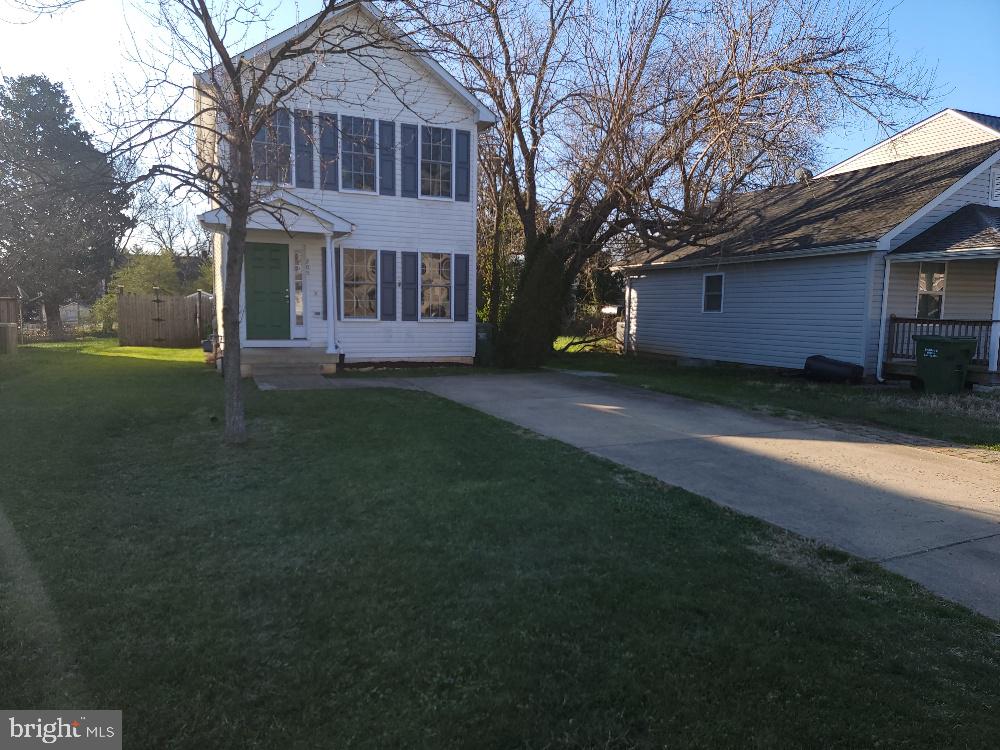NICE CLEAN AND CHARMING TWO BEDROOM  SINGLE FAMILY HOME WITH LOTS OF NATURAL LIGHT COMING IN. MAIN LEVEL WITH AN OPEN CONCEPT LIVING SPACE. NICE OPEN KITCHEN WITH PLENTY OF CABINETS AND COUNTER SPACE. JUST OFF OF THE KITCHEN ENTERS THE FENCED IN BACK YARD! TWO NICE STORAGE SHEDS AND A LARGE GAZEBO STYLE COVERING ON THE BRICK PATIO FOR OUTDOOR ENTERTAINING.   LAMINATES THROUGHOUT THE UPSTAIRS AND MAIN LEVEL WITH A DECORATIVE CARPET RUNNER ON THE STAIRS GOING UP. TWO NICE SIZE BEDROOMS WITH THEIR OWN BATHS ATTACHED. WASHER AND DRYER ARE ON THE UPPER BEDROOM LEVEL. SO MUCH TO SEE TO REALLY APPRECIATE.  CLOSE TO DOWNTOWN FREDERICKSBURG. VRE...ABOUT 2.5 MILES AWAY.  ON LINE APPLICATIONS ONLY. FIRST MONTH'S RENT, SECURITY DEPOSIT AND IF APPLICABLE PET DEPOSIT ($500.00 PER PET) .  GOOD CREDIT A MUST!