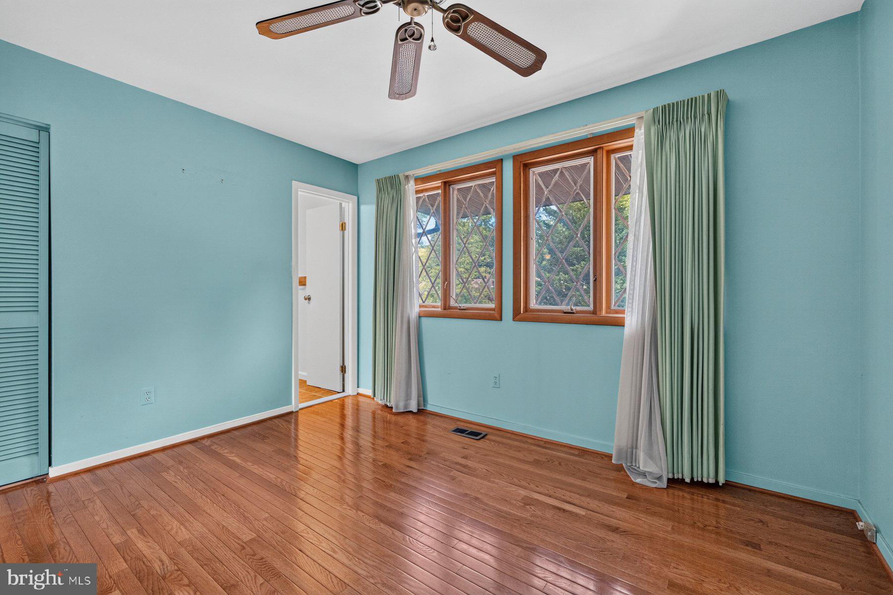 HOLLOW OAKS - Residential