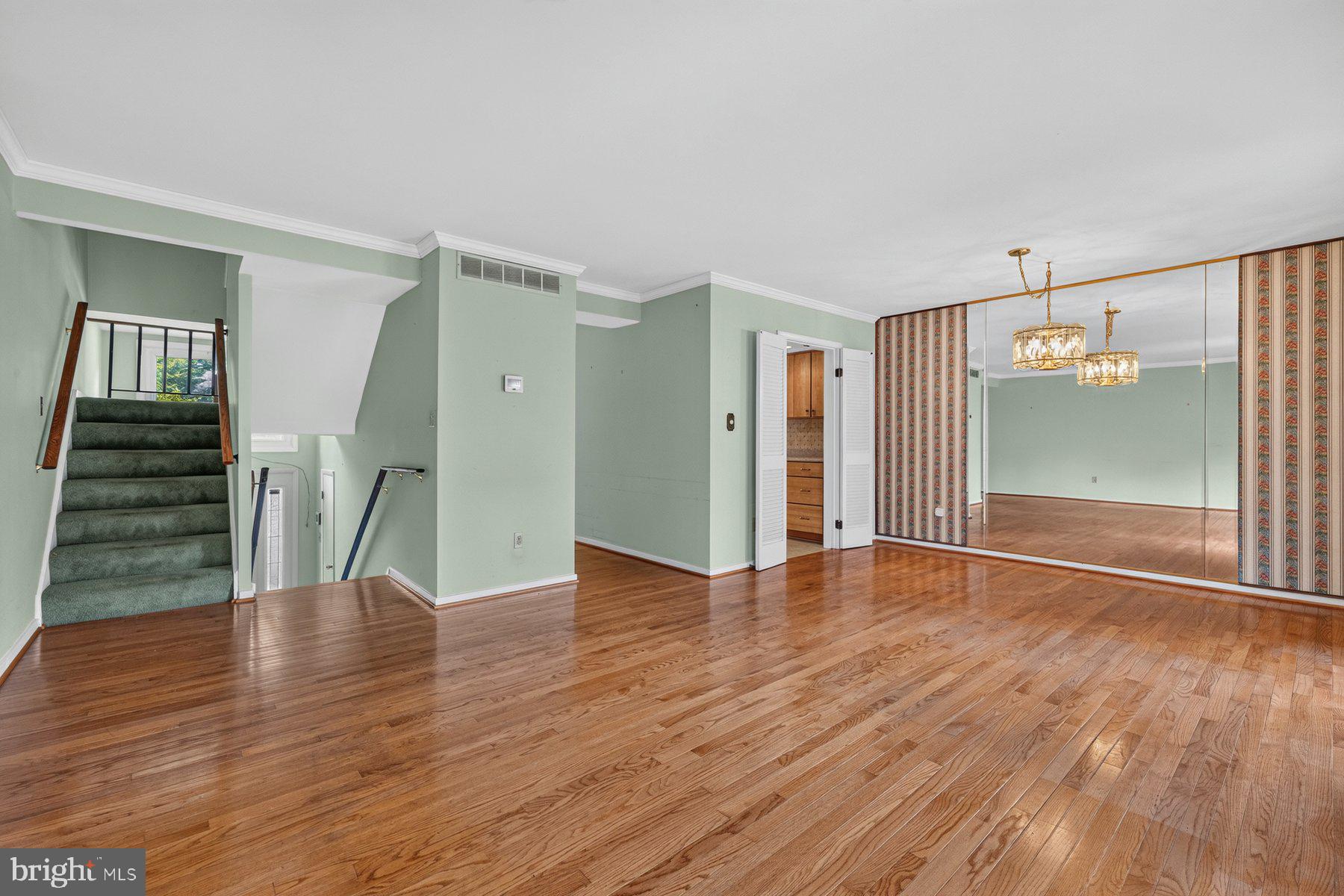 HOLLOW OAKS - Residential