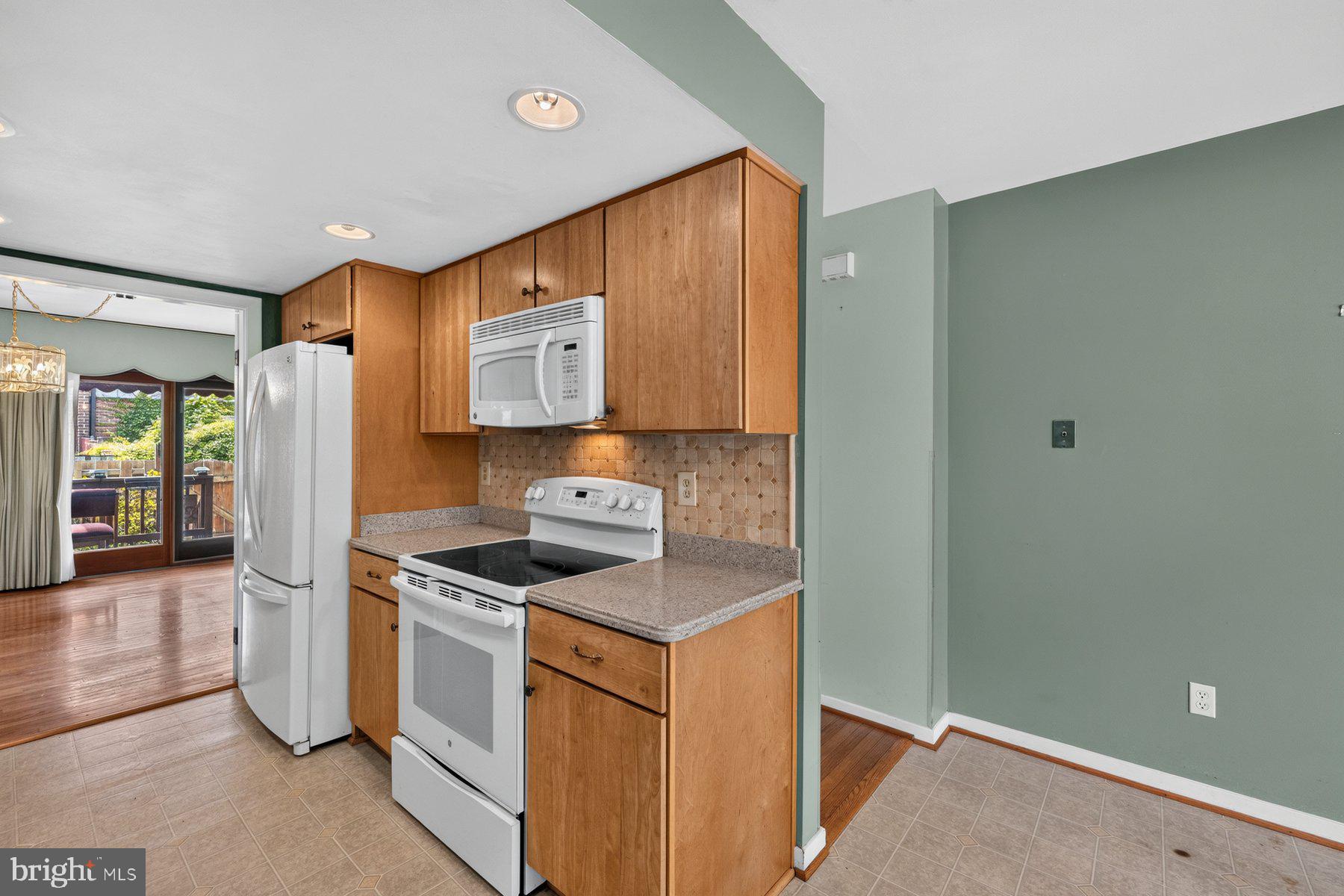 HOLLOW OAKS - Residential