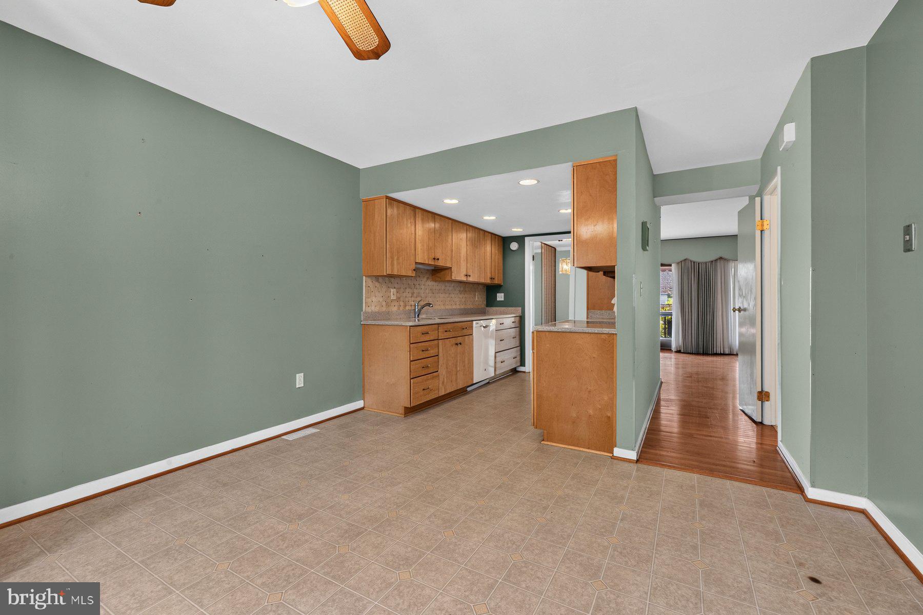 HOLLOW OAKS - Residential