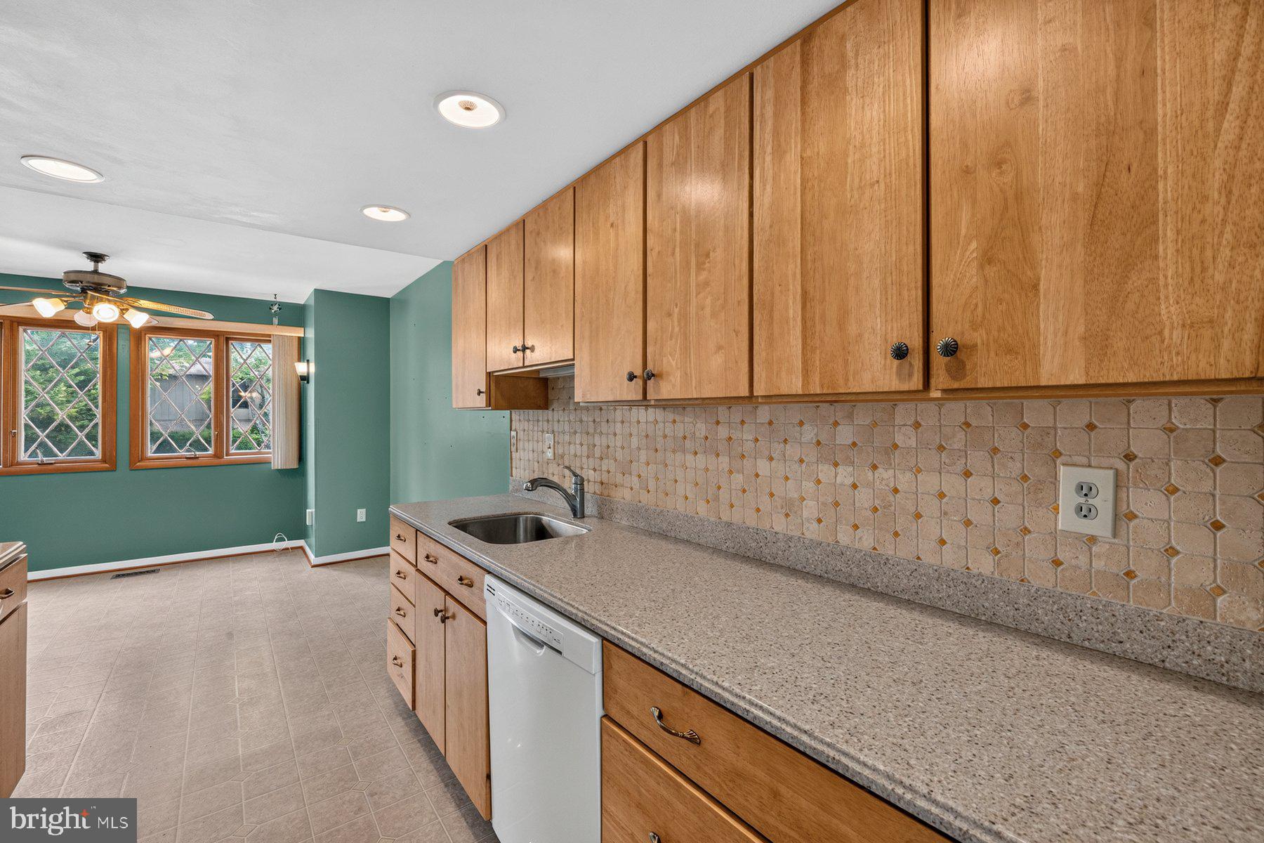 HOLLOW OAKS - Residential