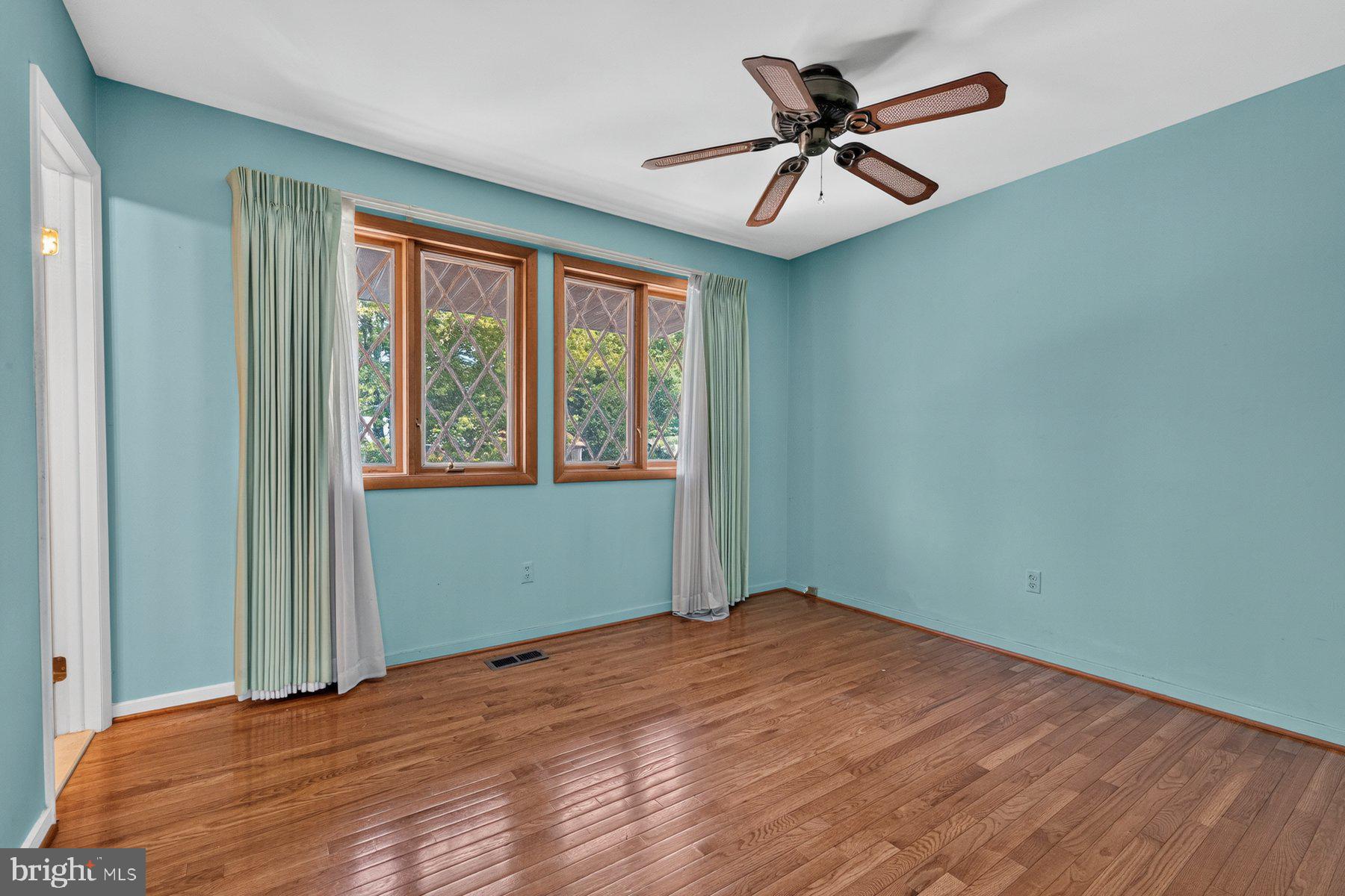 HOLLOW OAKS - Residential