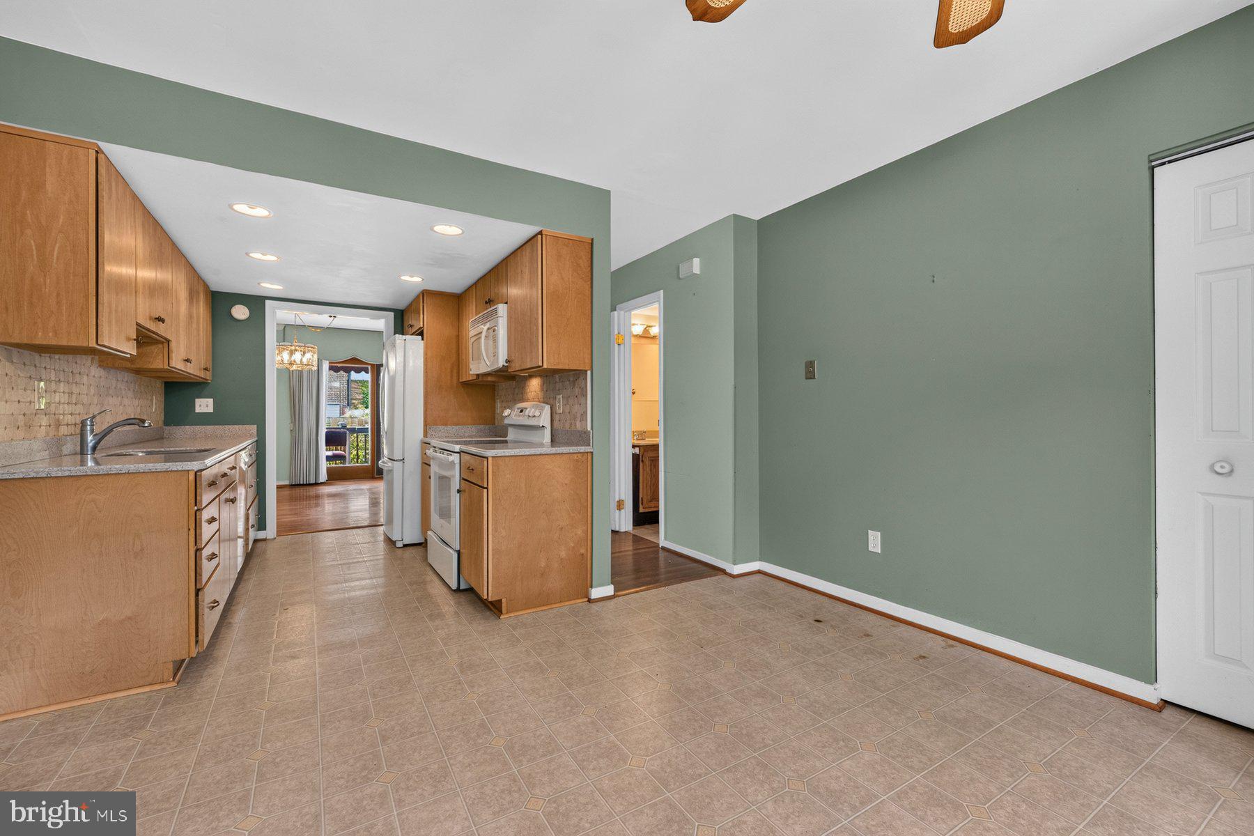 HOLLOW OAKS - Residential