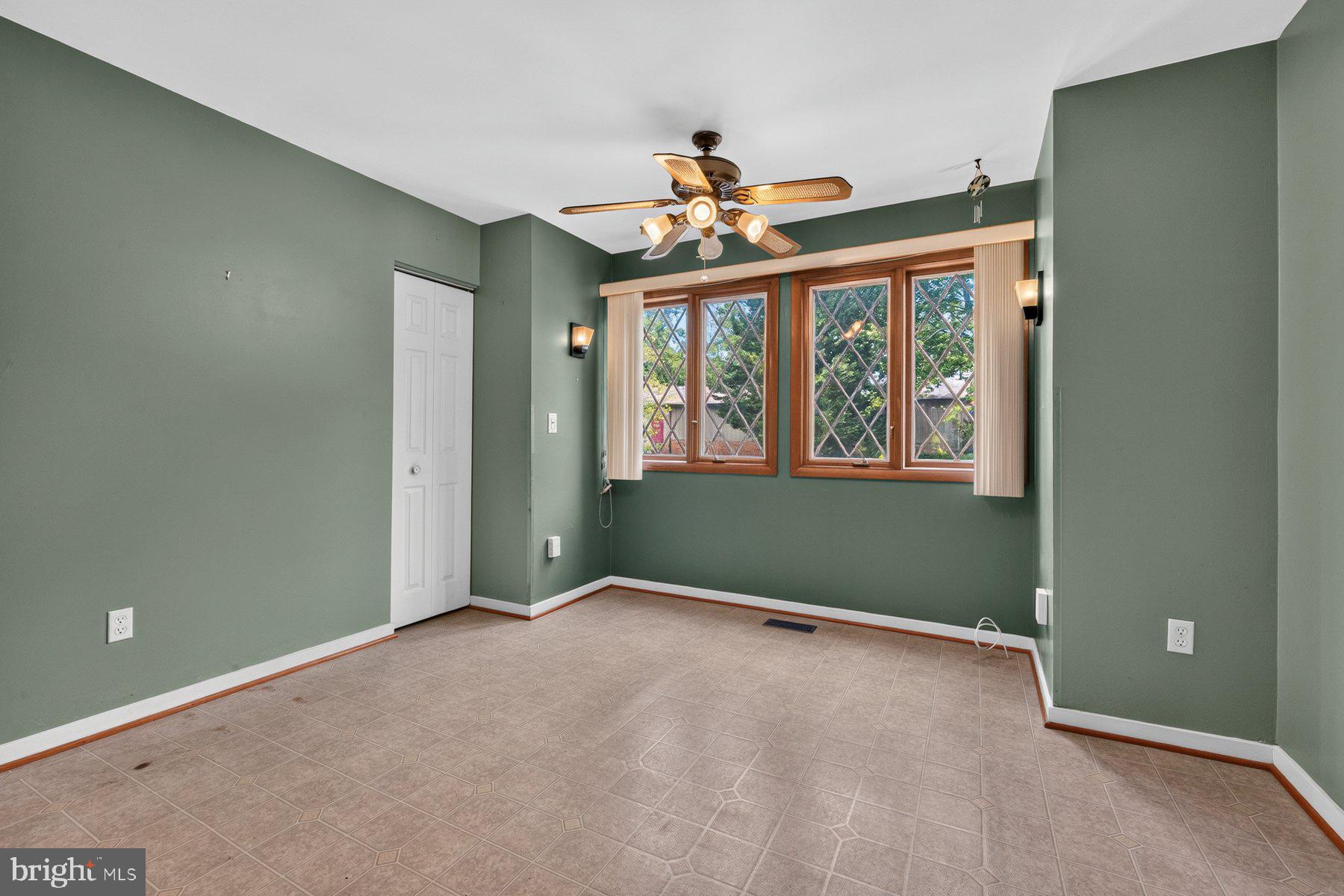HOLLOW OAKS - Residential