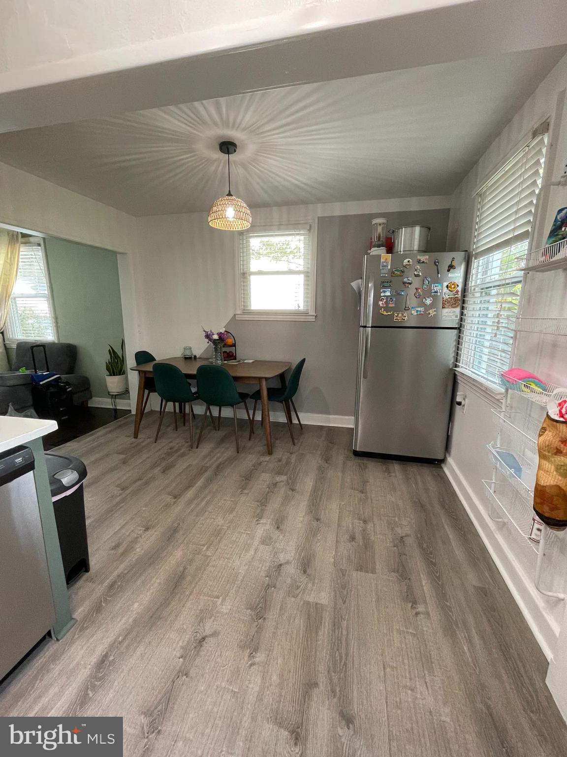 HILLENDALE PARK - Residential Lease