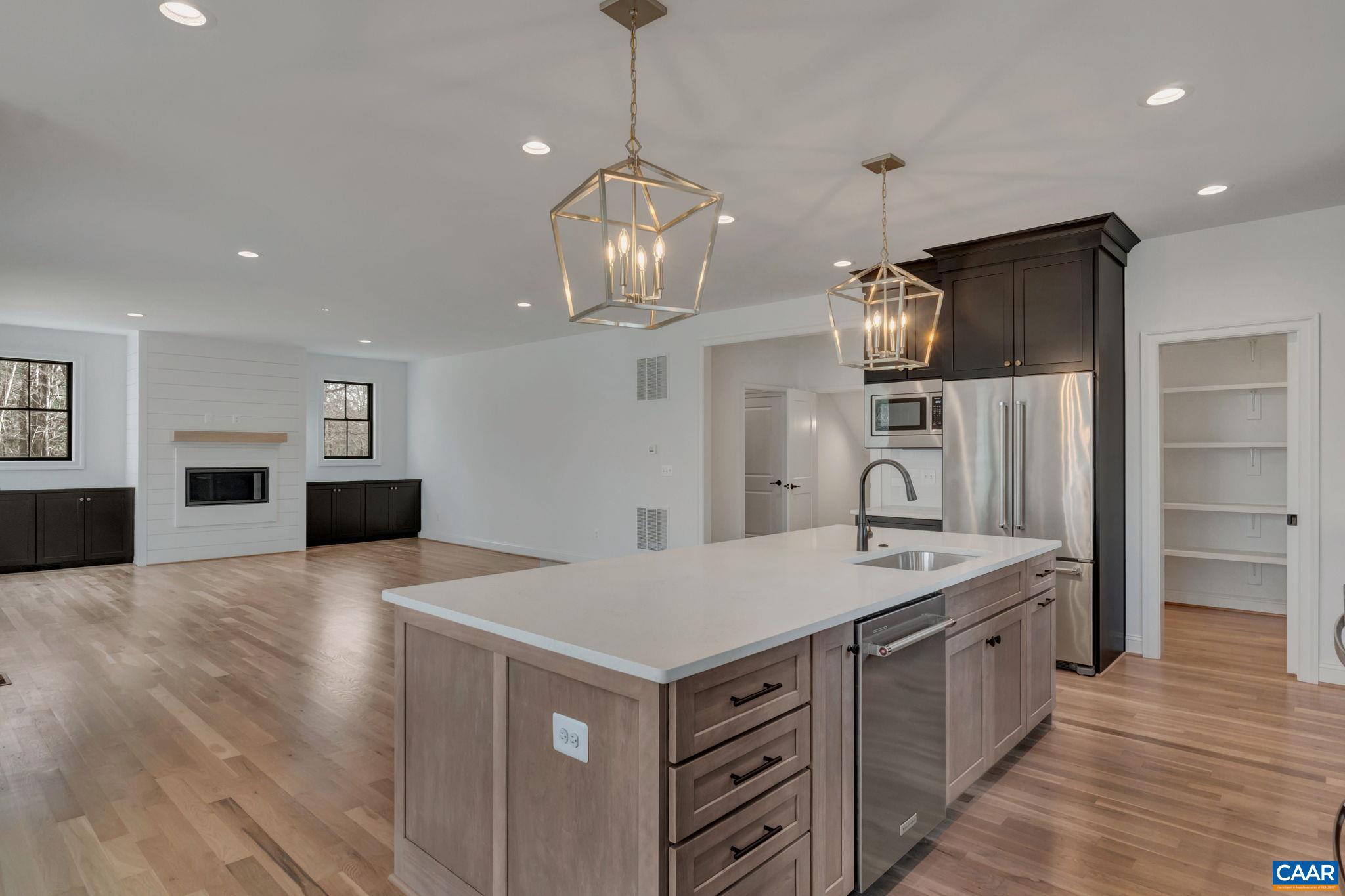 MONTGOMERY RIDGE - Residential