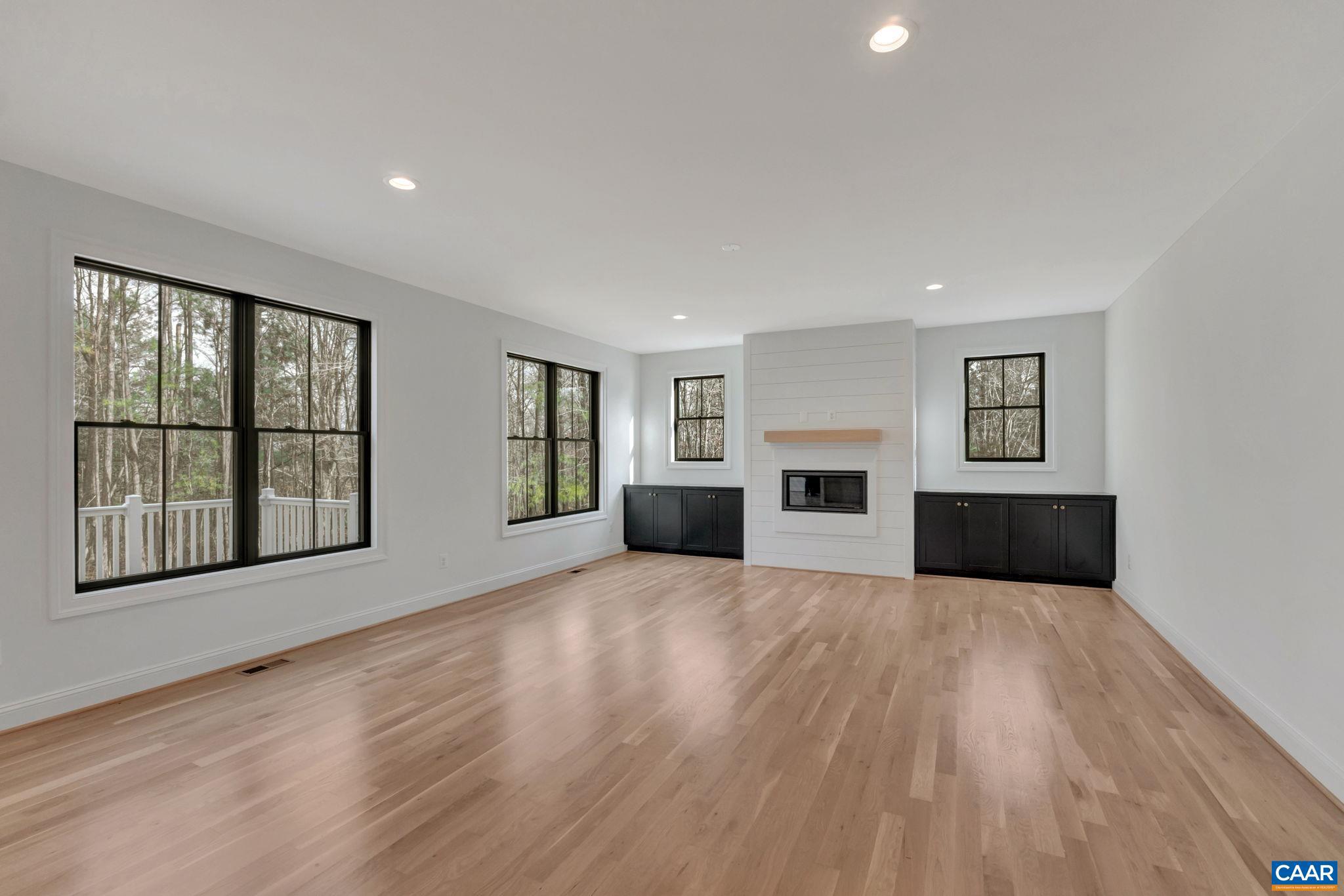 MONTGOMERY RIDGE - Residential