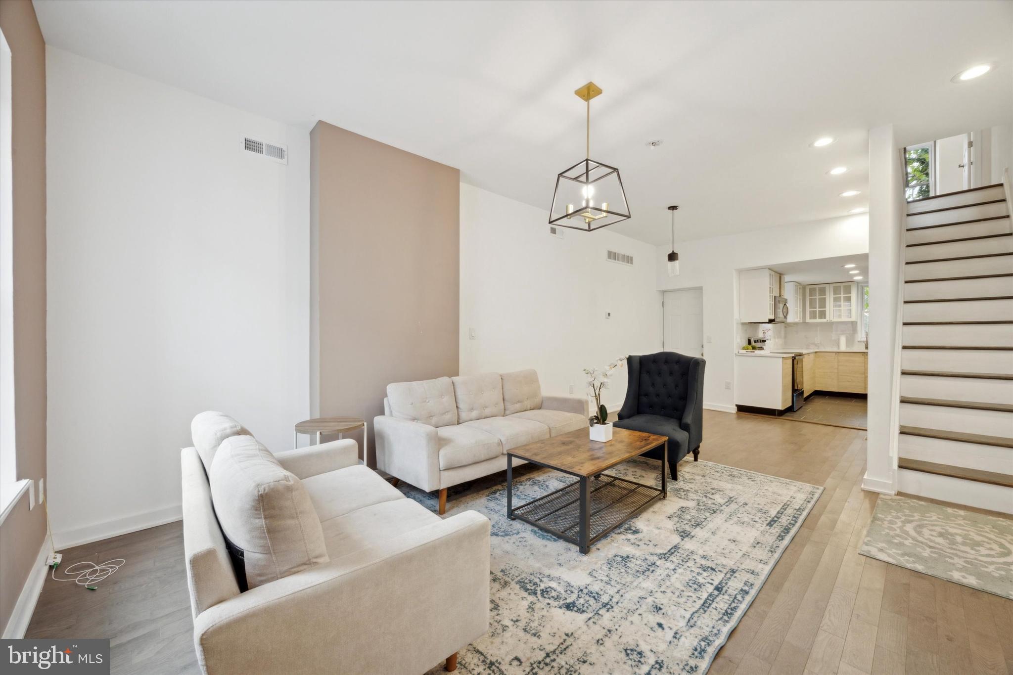 STRAWBERRY MANSION - Residential