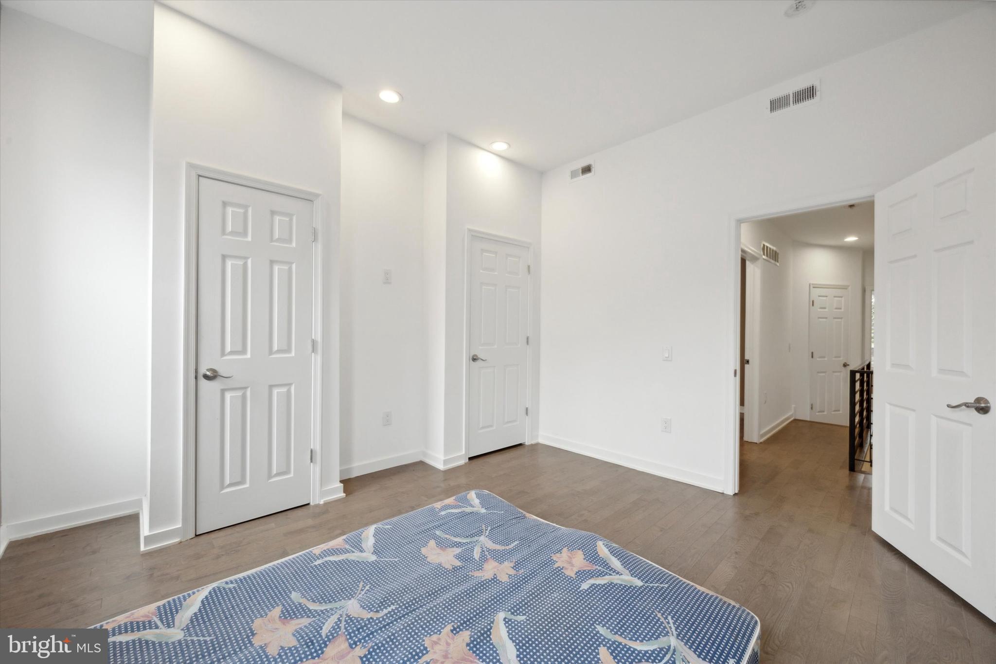 STRAWBERRY MANSION - Residential