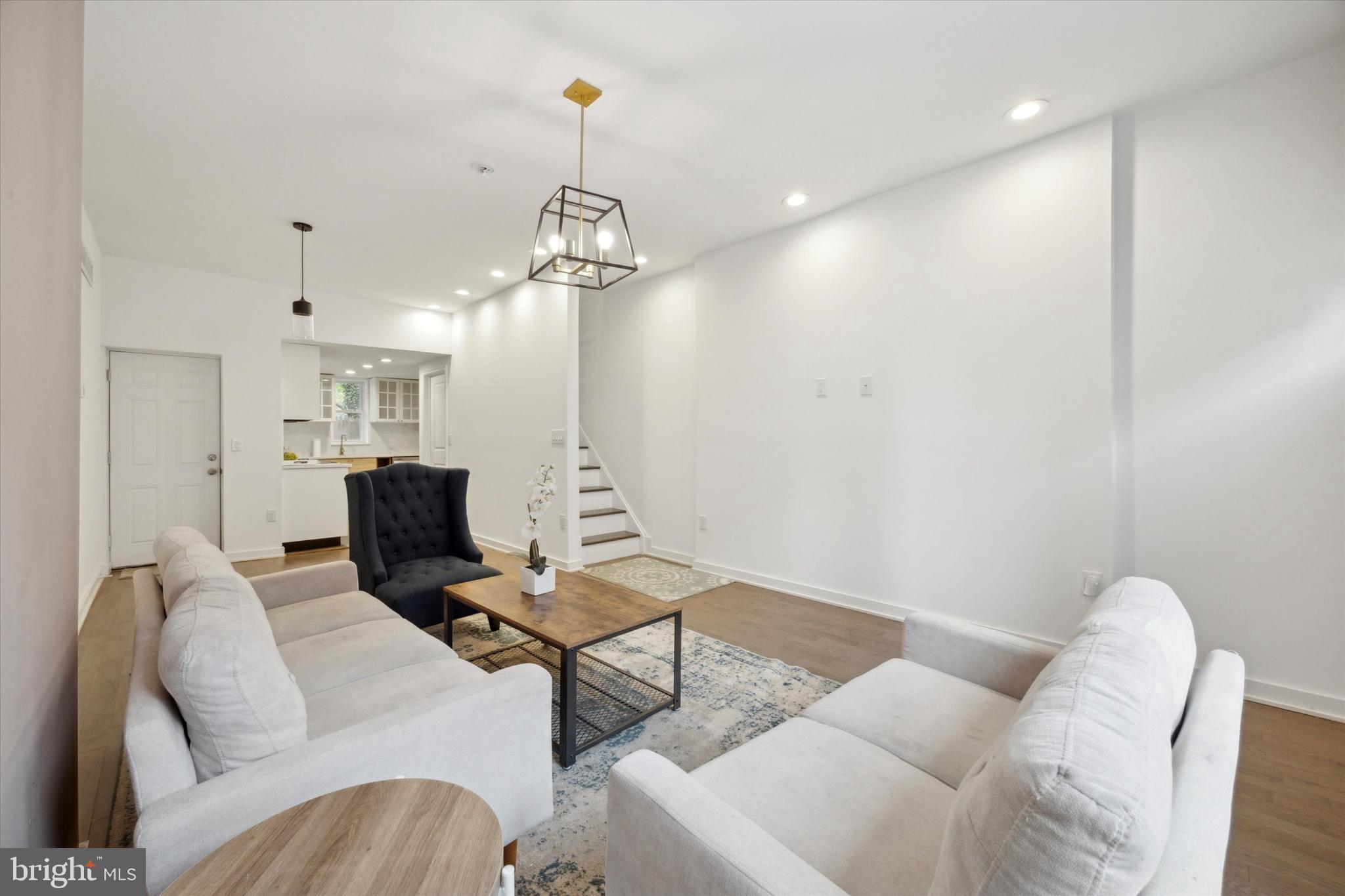 STRAWBERRY MANSION - Residential