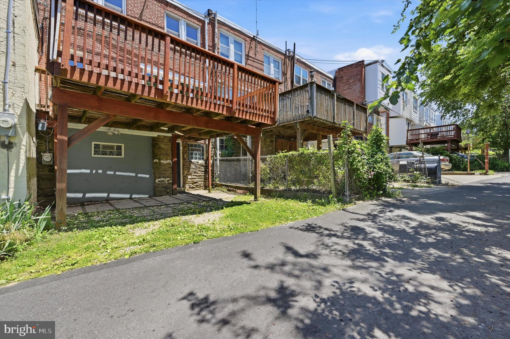 EAST FALLS - Residential