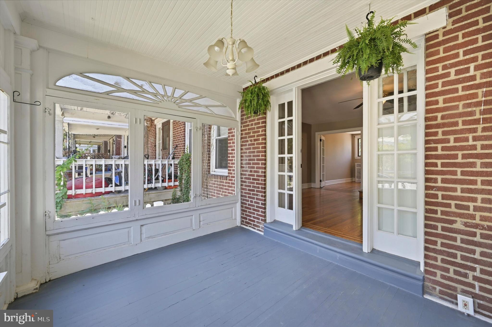 EAST FALLS - Residential