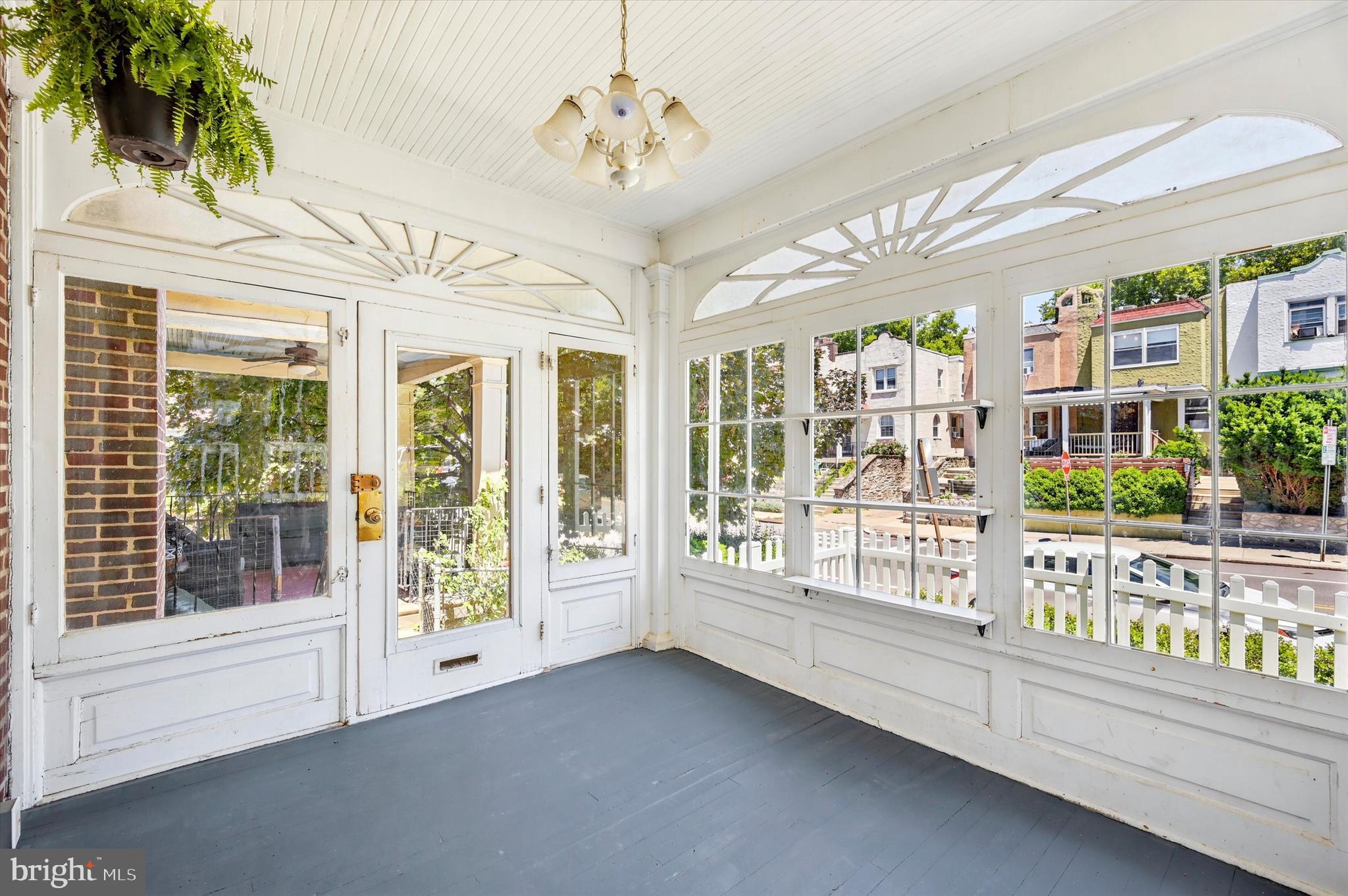 EAST FALLS - Residential