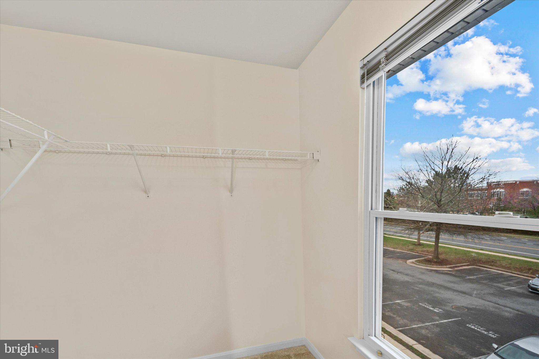 LAKESHORE CONDO - Residential