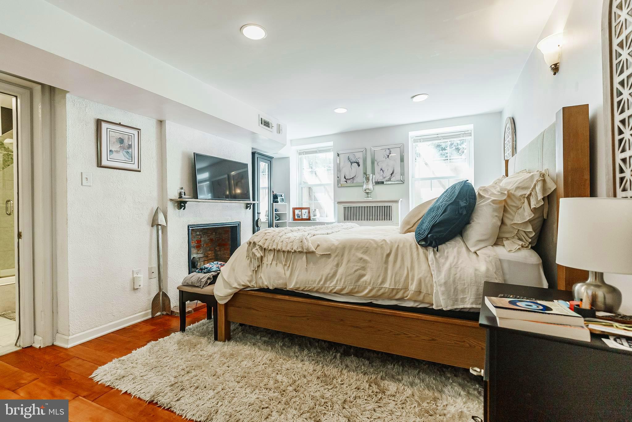 QUEEN VILLAGE - Residential Income