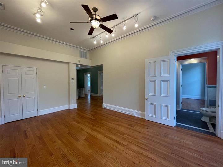 QUEEN VILLAGE - Residential Income