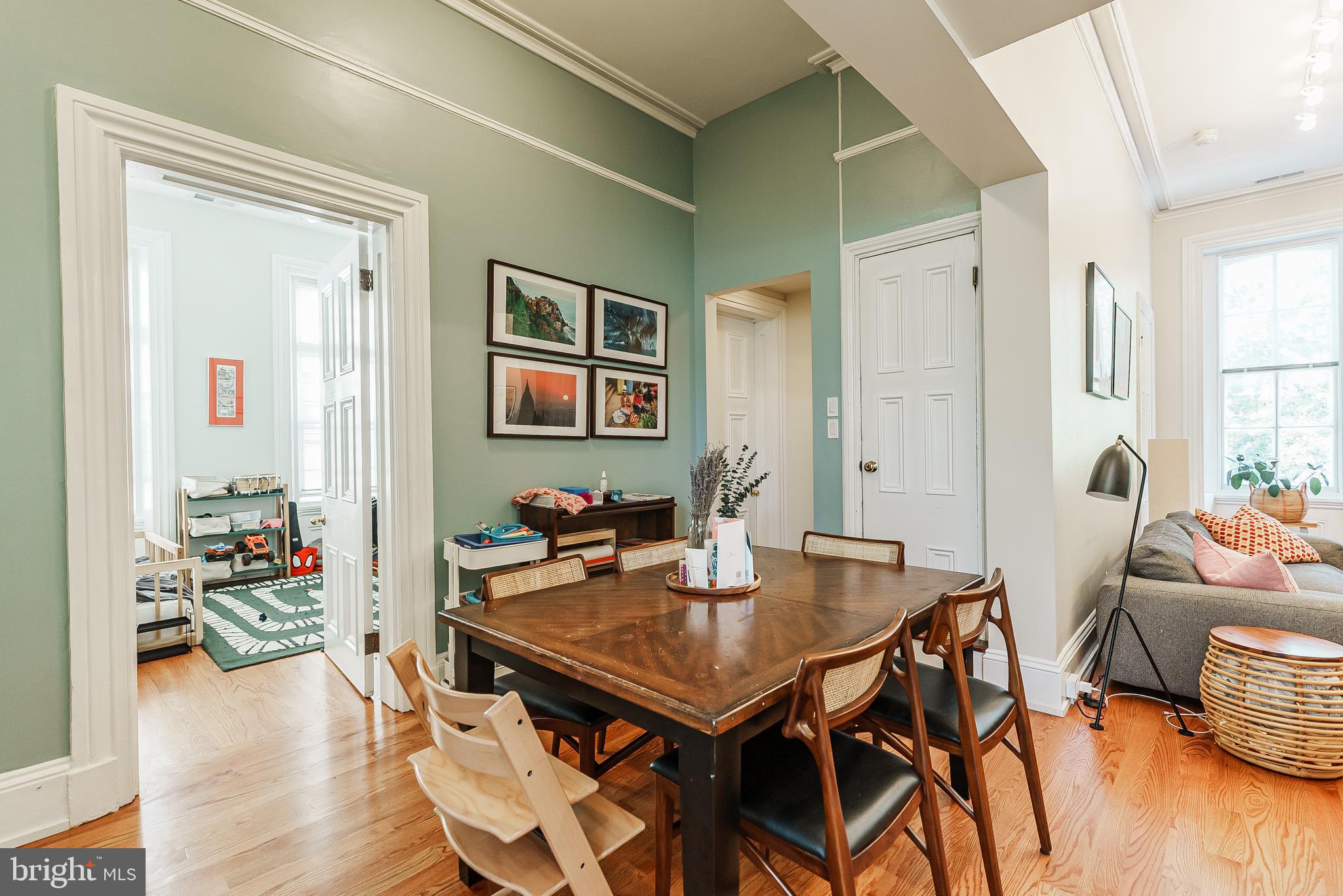 QUEEN VILLAGE - Residential Income