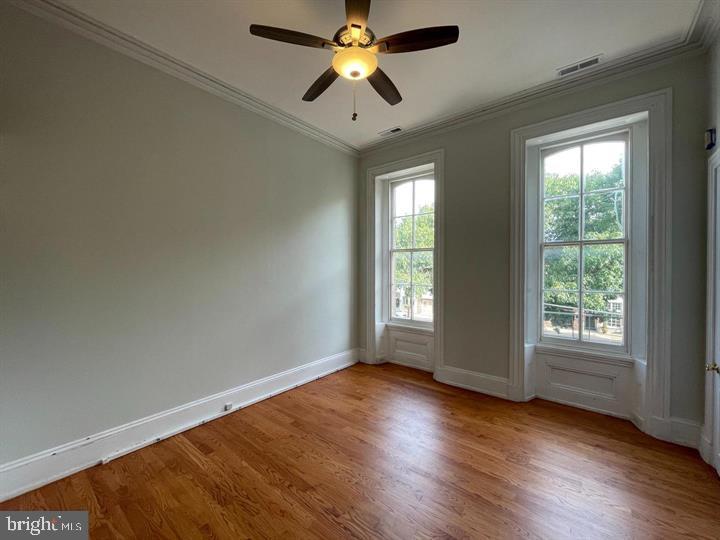 QUEEN VILLAGE - Residential Income