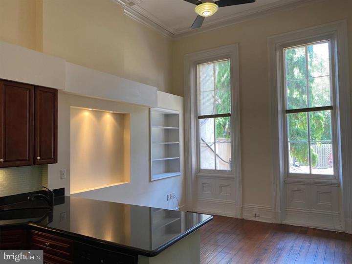 QUEEN VILLAGE - Residential Income