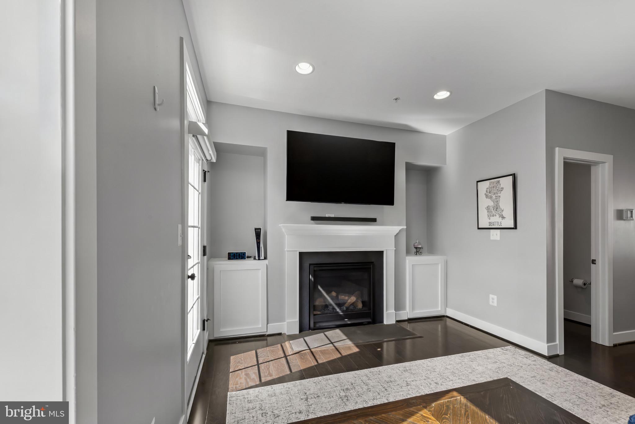 GLENMONT METROCENTRE - Residential
