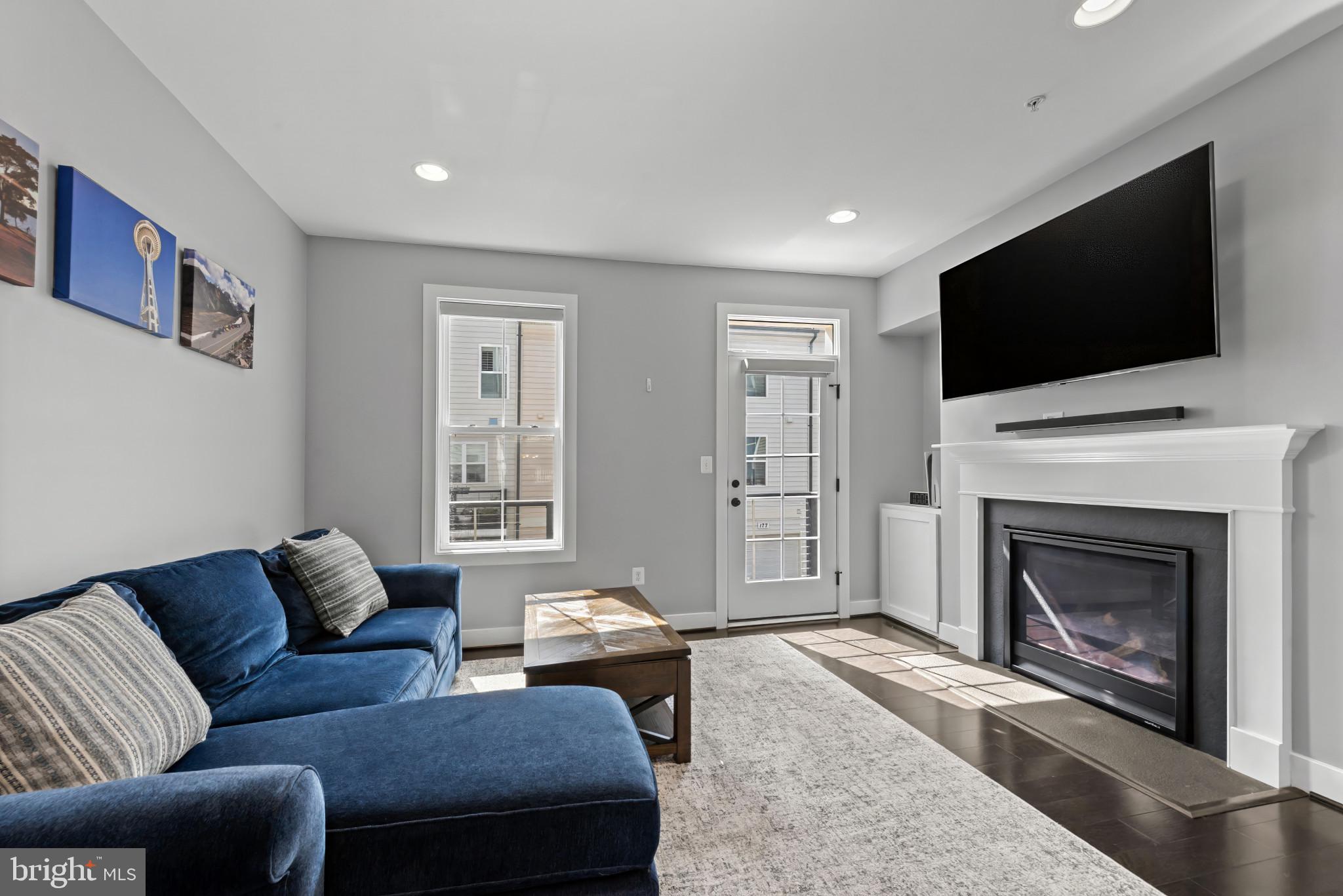 GLENMONT METROCENTRE - Residential