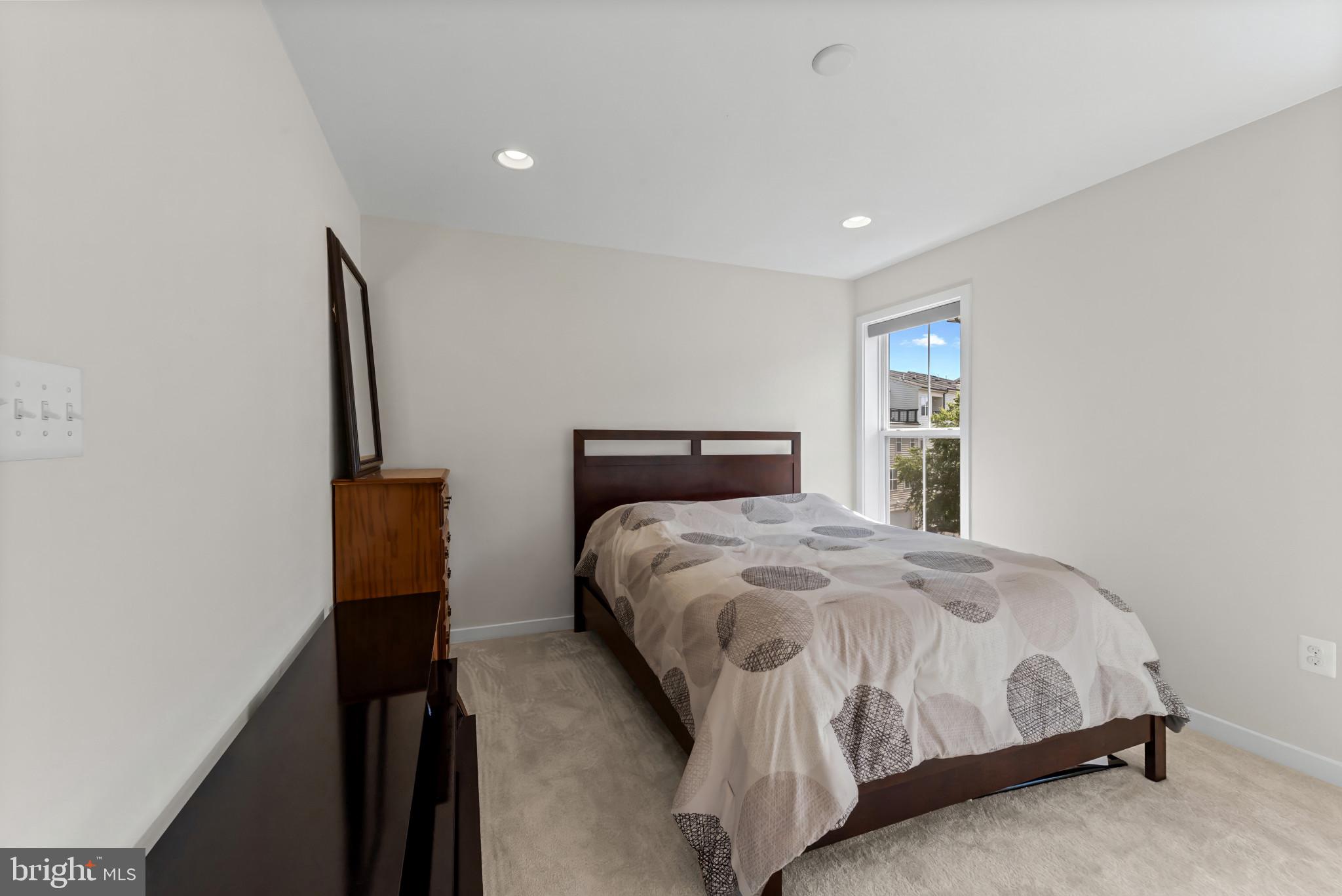 GLENMONT METROCENTRE - Residential