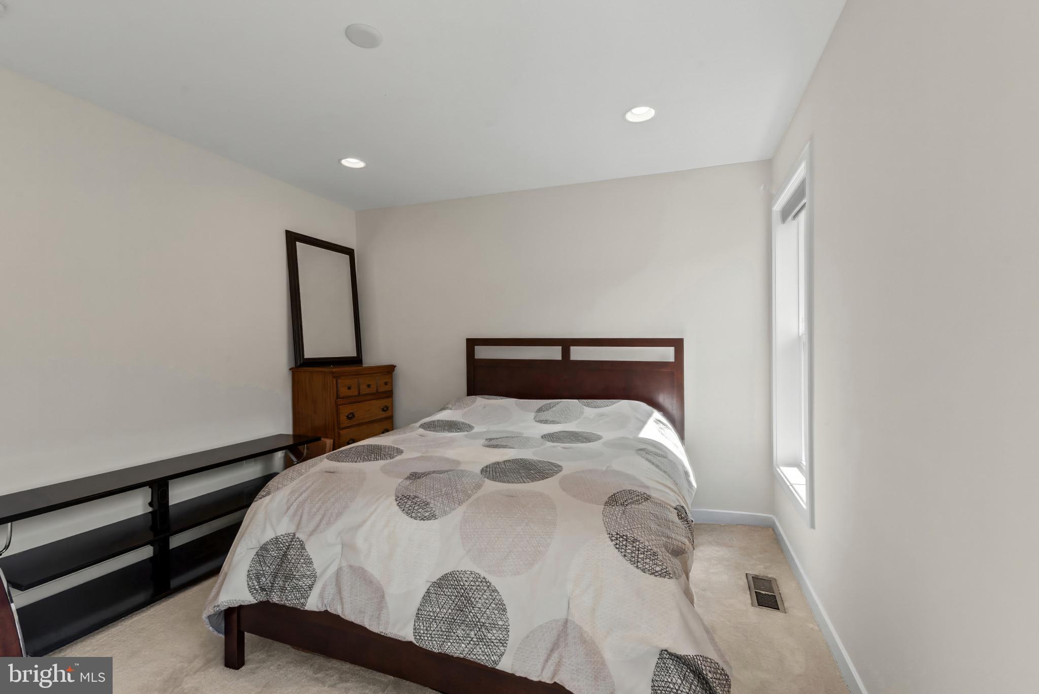 GLENMONT METROCENTRE - Residential