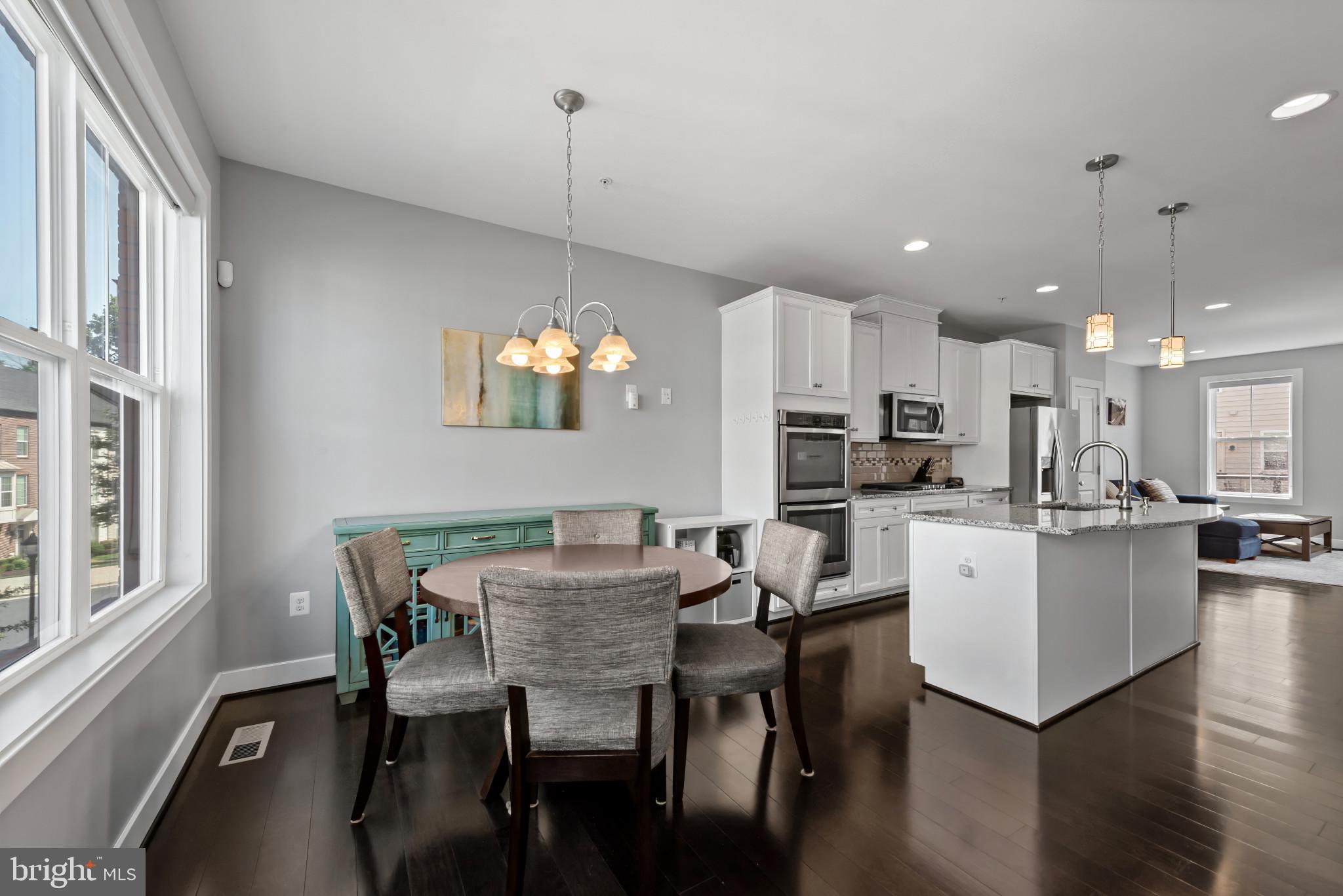 GLENMONT METROCENTRE - Residential