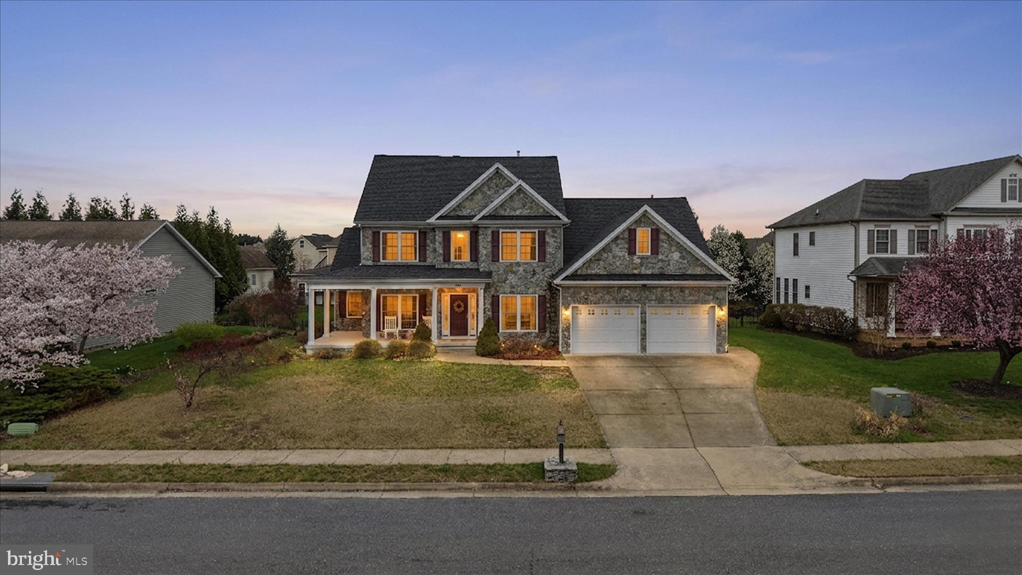 RAVEN POINTE - Residential
