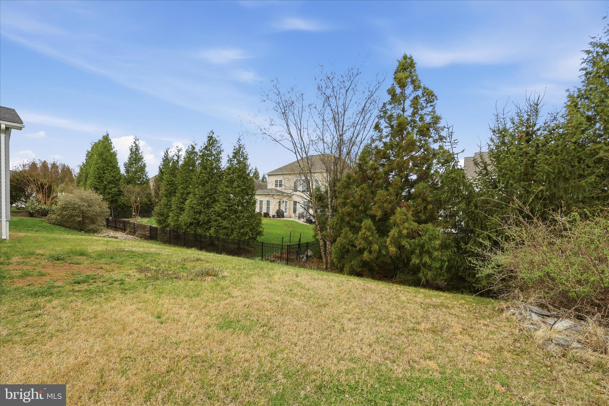 RAVEN POINTE - Residential