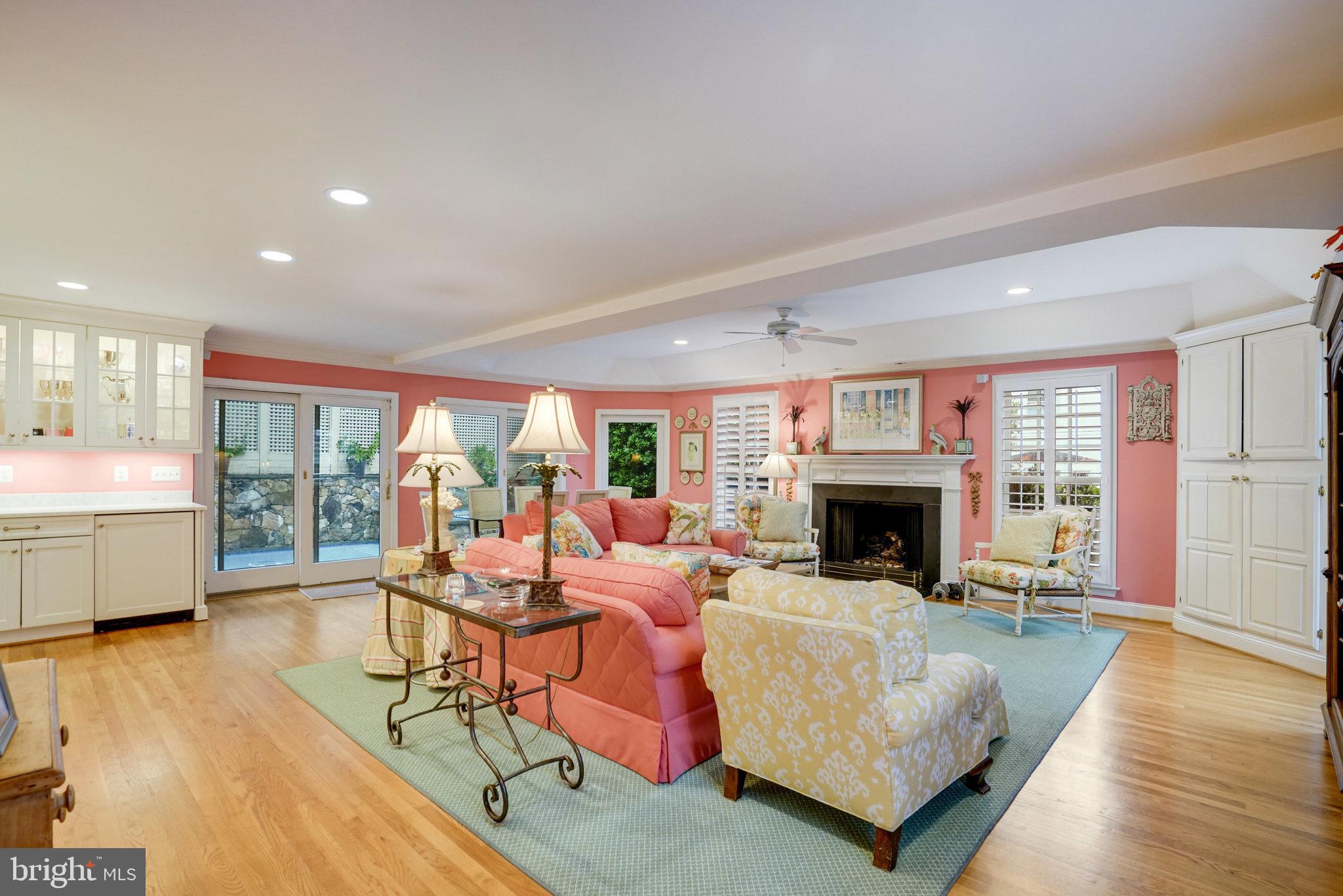 COUNTRY CLUB HILLS - Residential