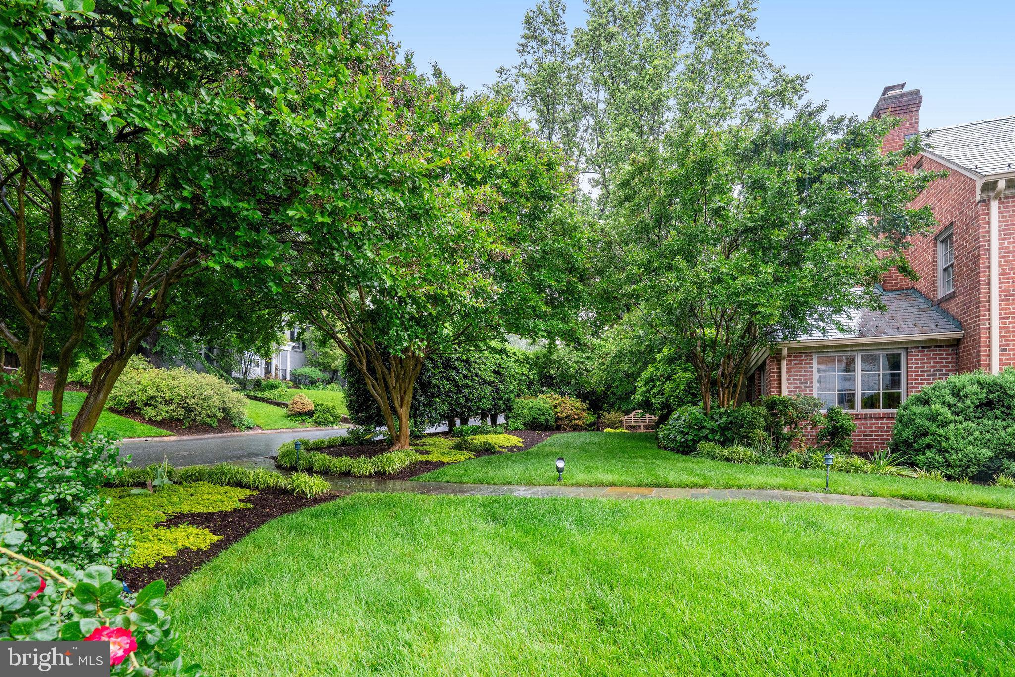 COUNTRY CLUB HILLS - Residential
