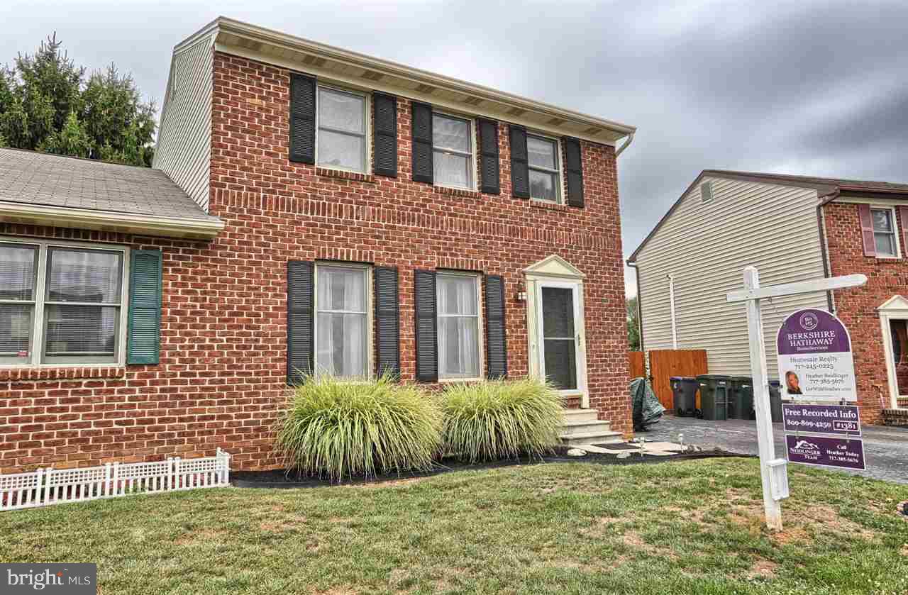 Beautiful End Unit home located in a quiet community. This home features 3 bedrooms, 1.5 bathrooms, kitchen formal dining room, large living room that has hardwood floors, basement room with  laundry and large room. The master bedroom has a full bathroom and the upstairs has wall to wall carpet. There is a private backyard with a deck, patio and a shed.