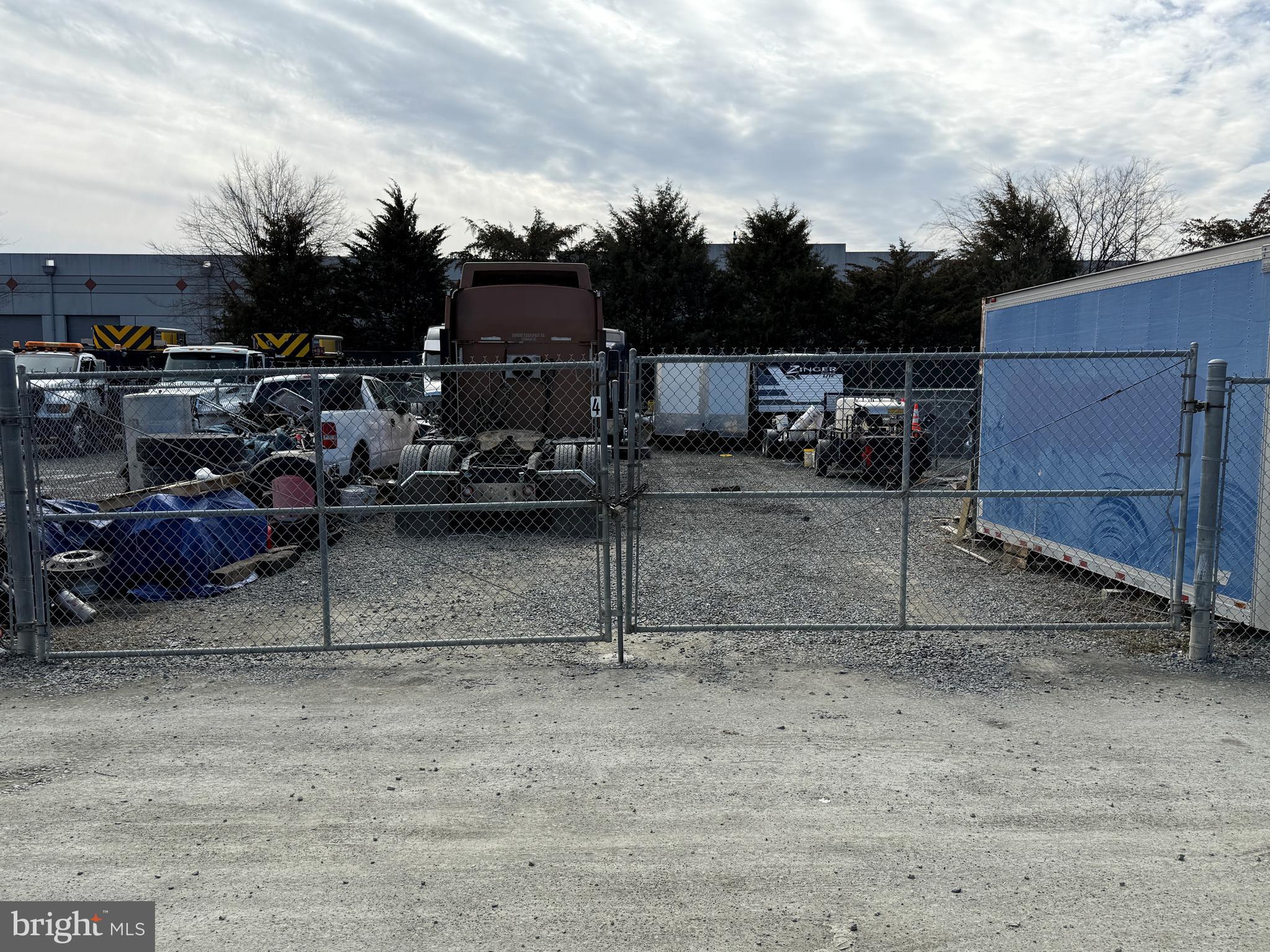 HORNBAKER INDUSTRIAL PARK - Commercial Lease