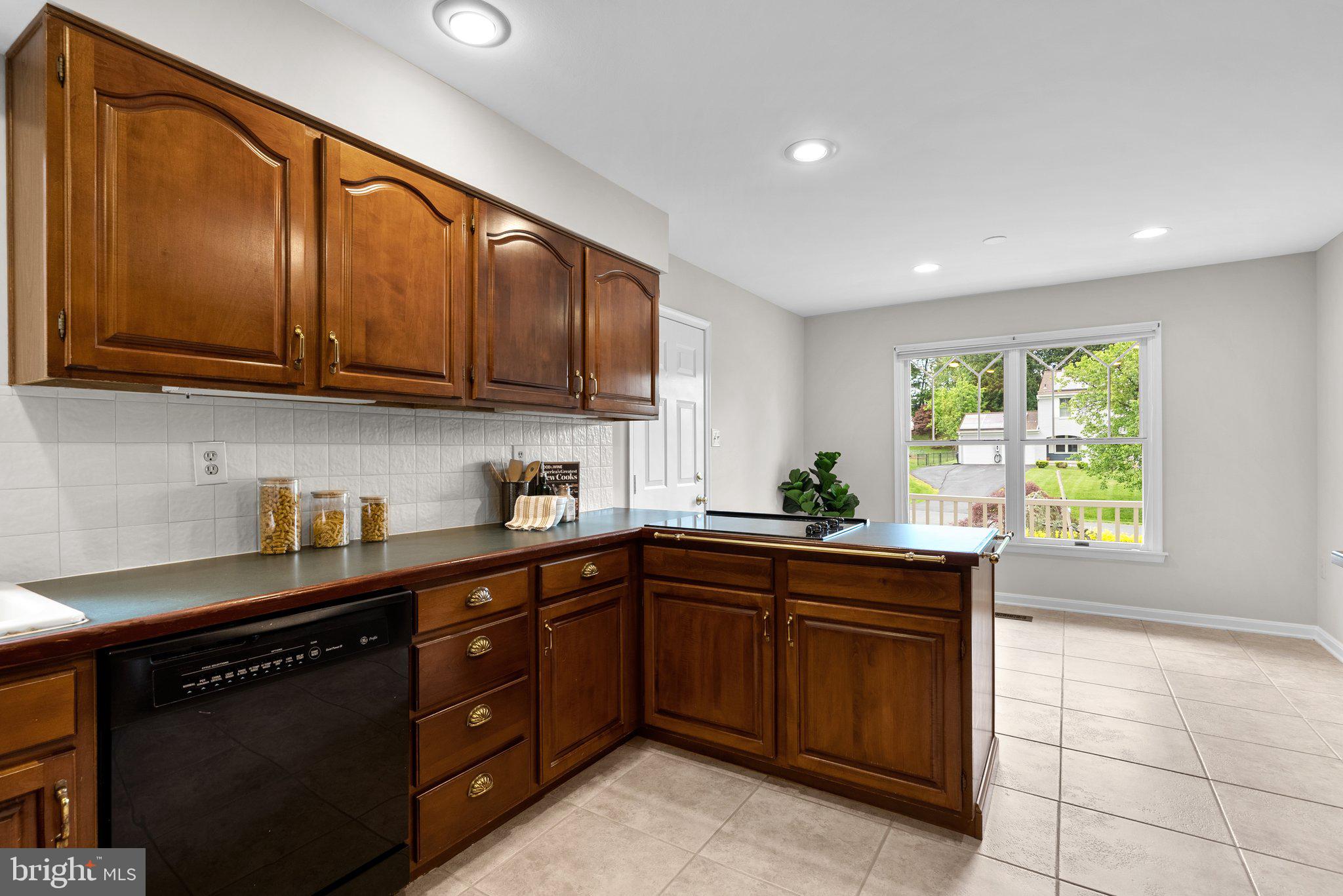 NAPLES MANOR - Residential