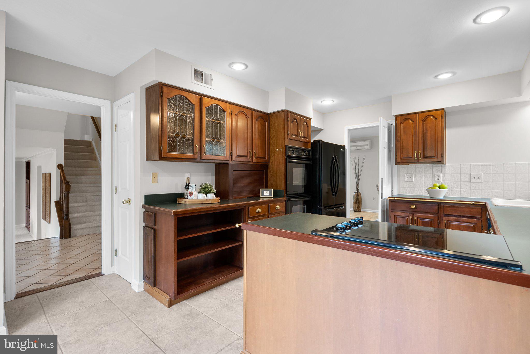 NAPLES MANOR - Residential
