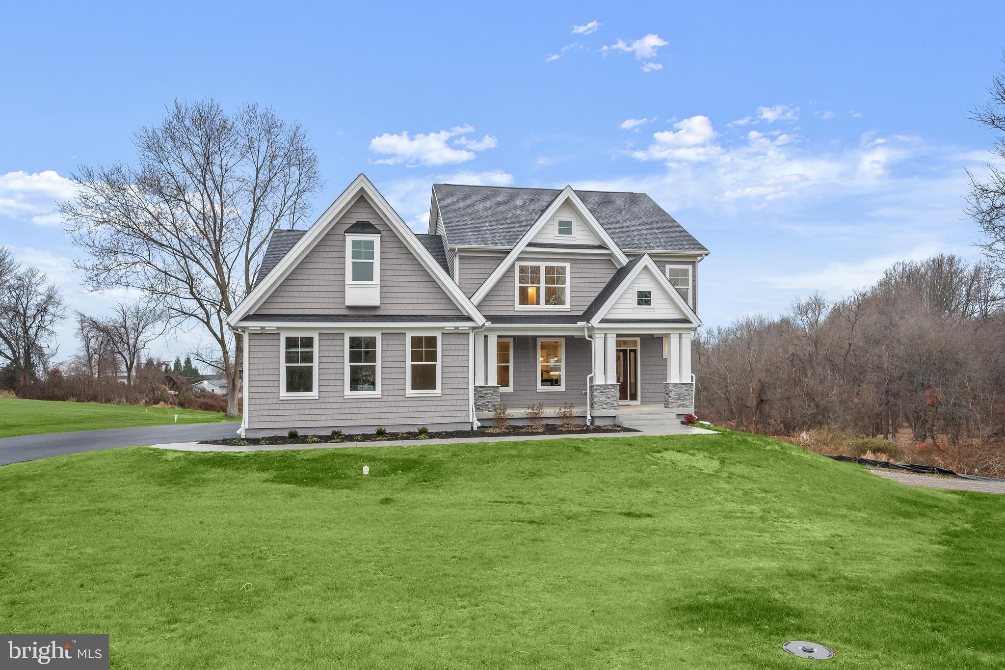 LIONS CROSSING - Residential